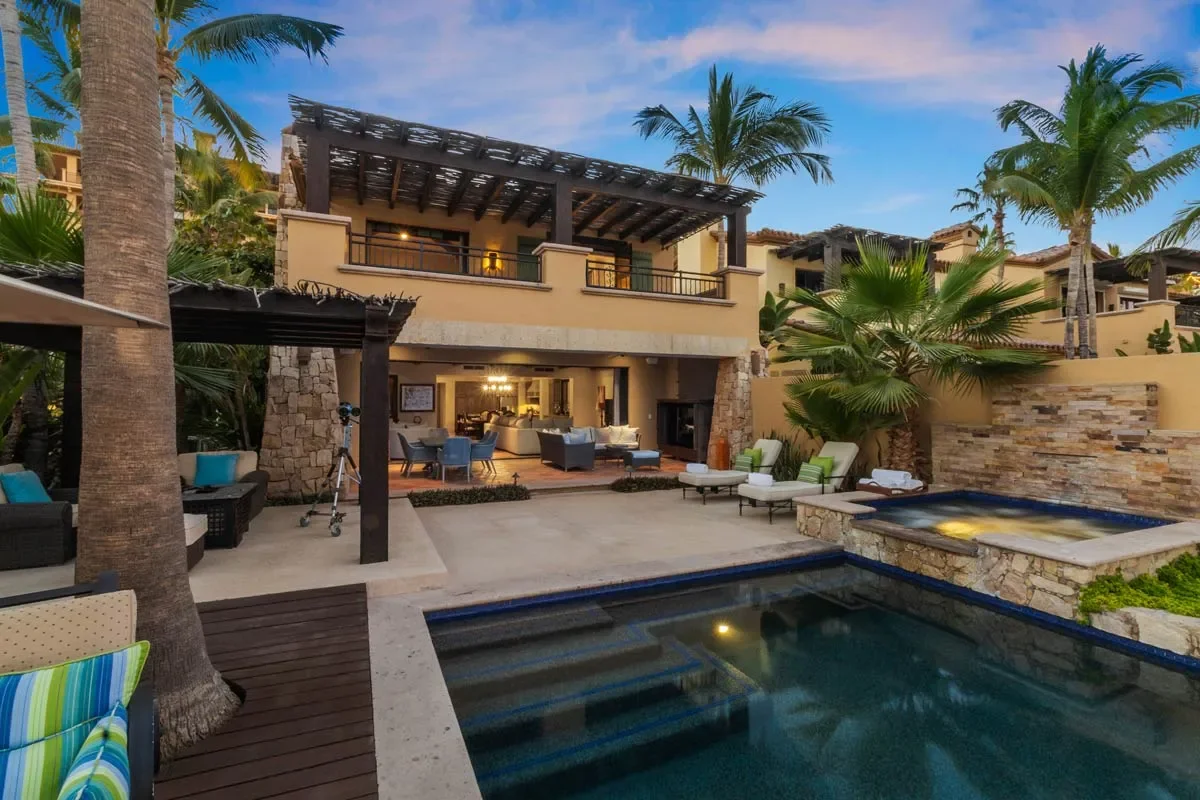 Casa de la Playa luxury villa in Cabo San Lucas