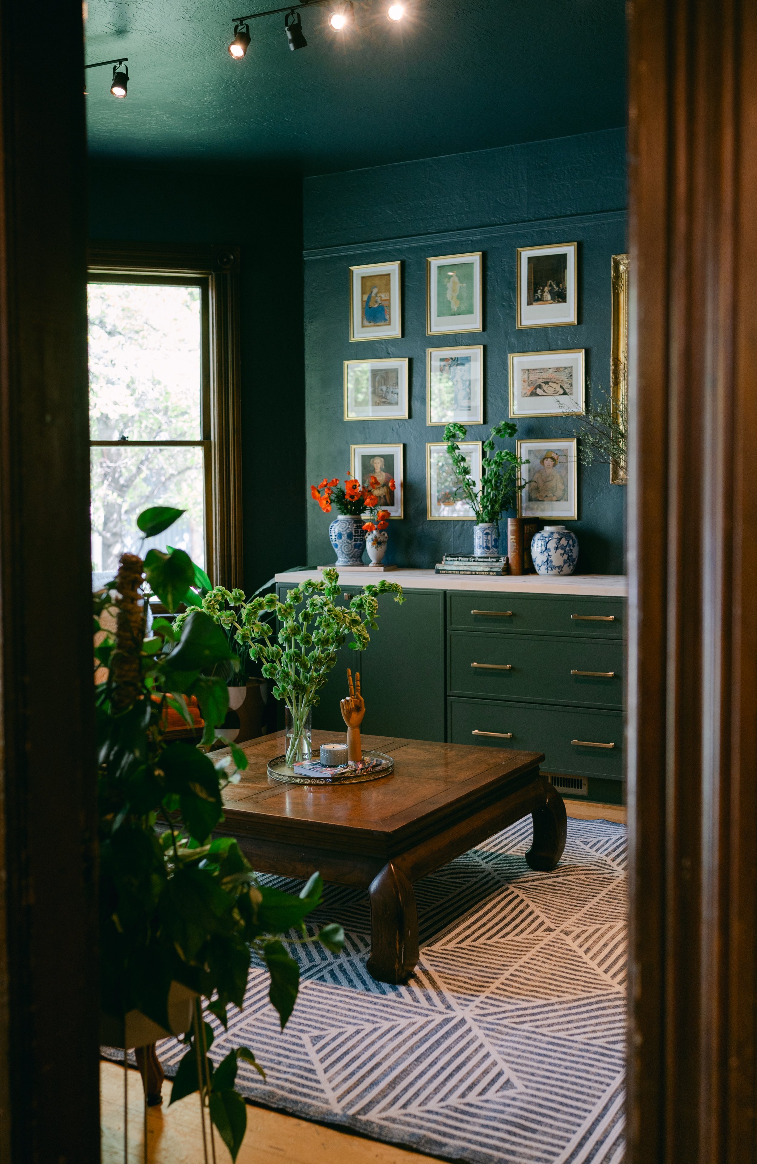 The sitting room at Flow's.