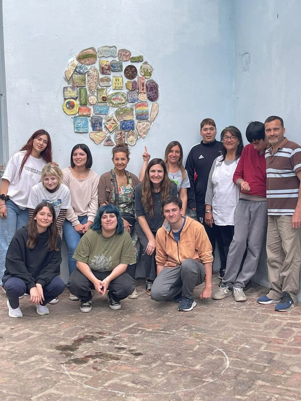 Trabajo articulado entre la Escuela Superior de Cerámica de Chascomús y la Escuela Especial 502, en el que Cata Cássera acompaño desde su rol como Jefa de Área.
