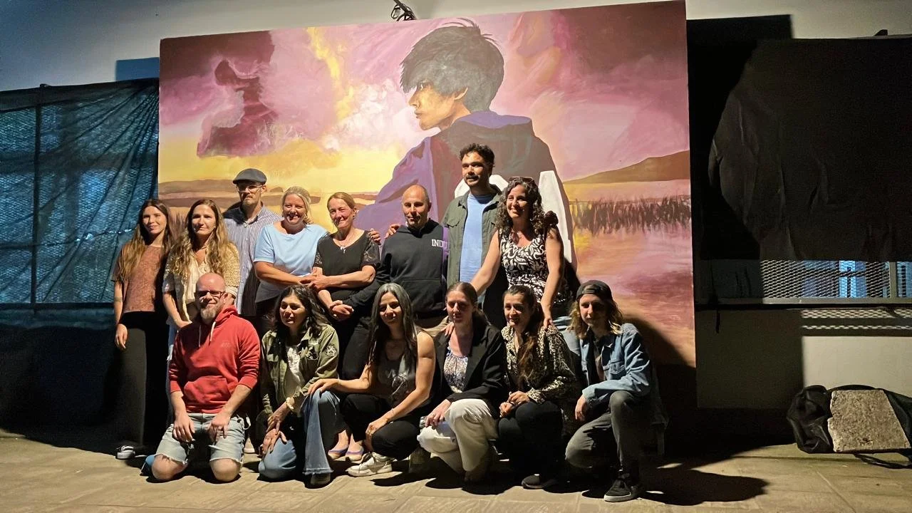 La Escuela Superior de Cerámica de Chascomús y la Escuela ENET Nº1 realizaron un mural conmemorativo a Nico a cargo del profesor R. Aldatz y M. Chrestía en el que Cata Cássera acompañó desde su rol como Jefa de Área.
