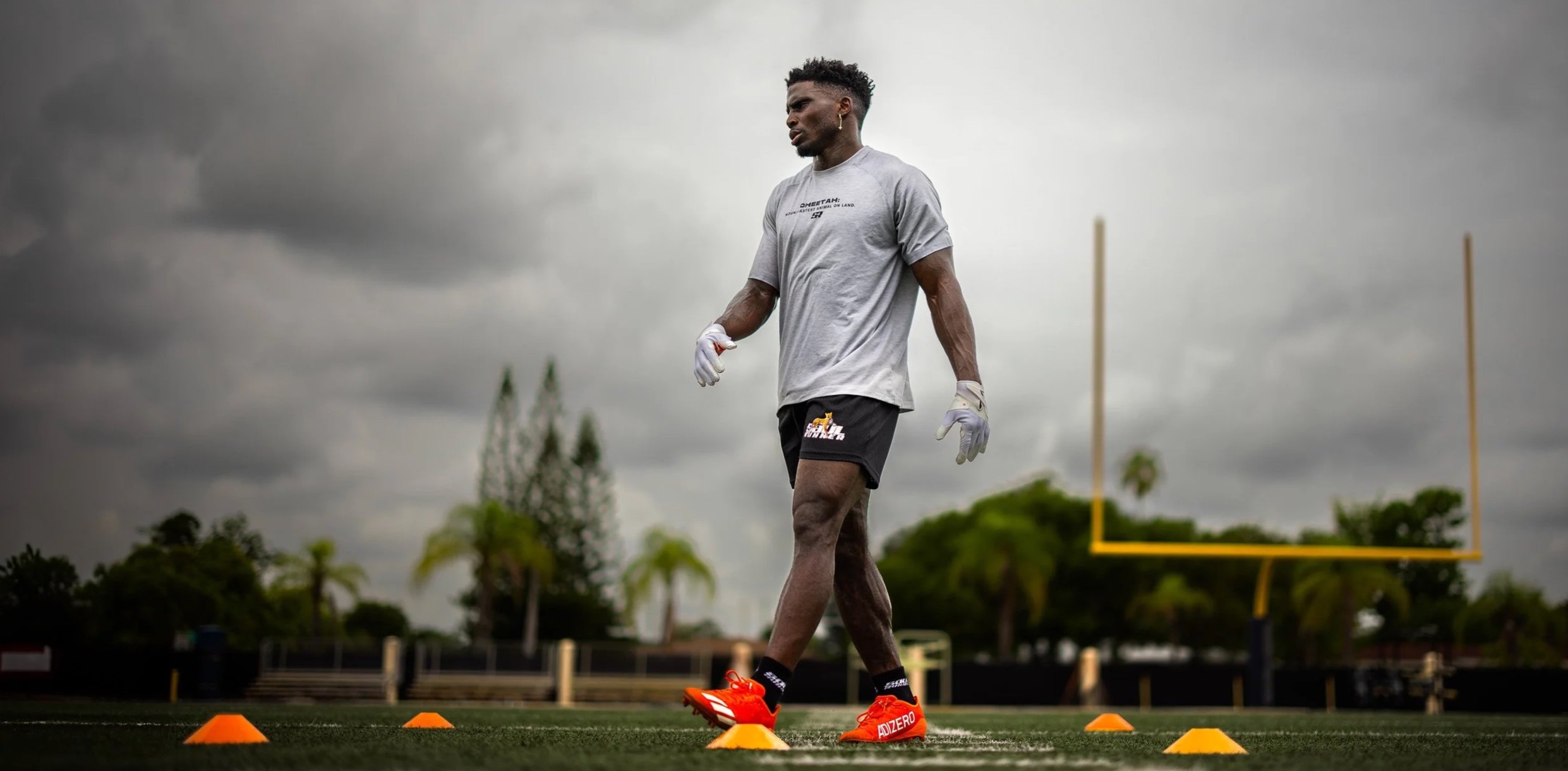 Tyreek-walk-03.jpg