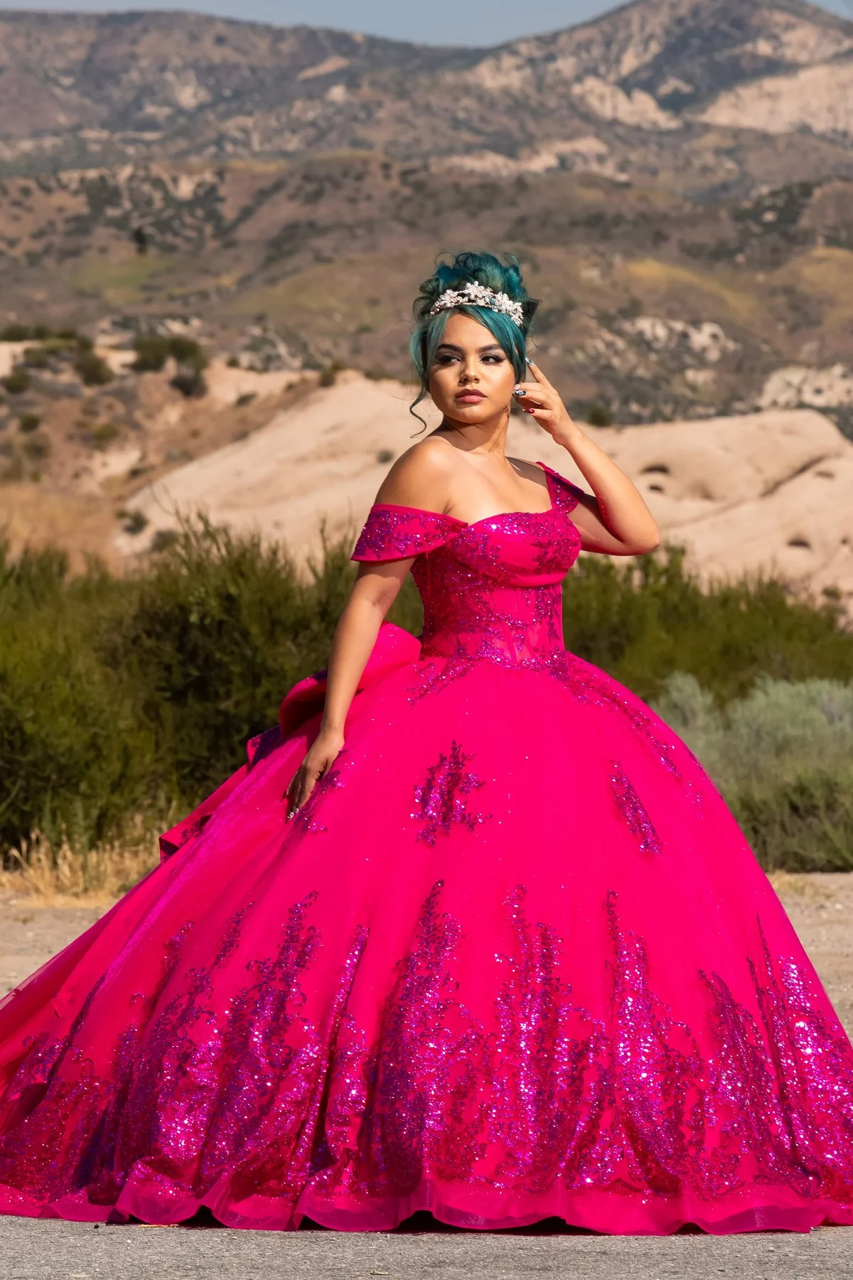 Off the Shoulder with Detachable Bow
Style: GVC3142
Size: XS - 3XL
Fuchsia