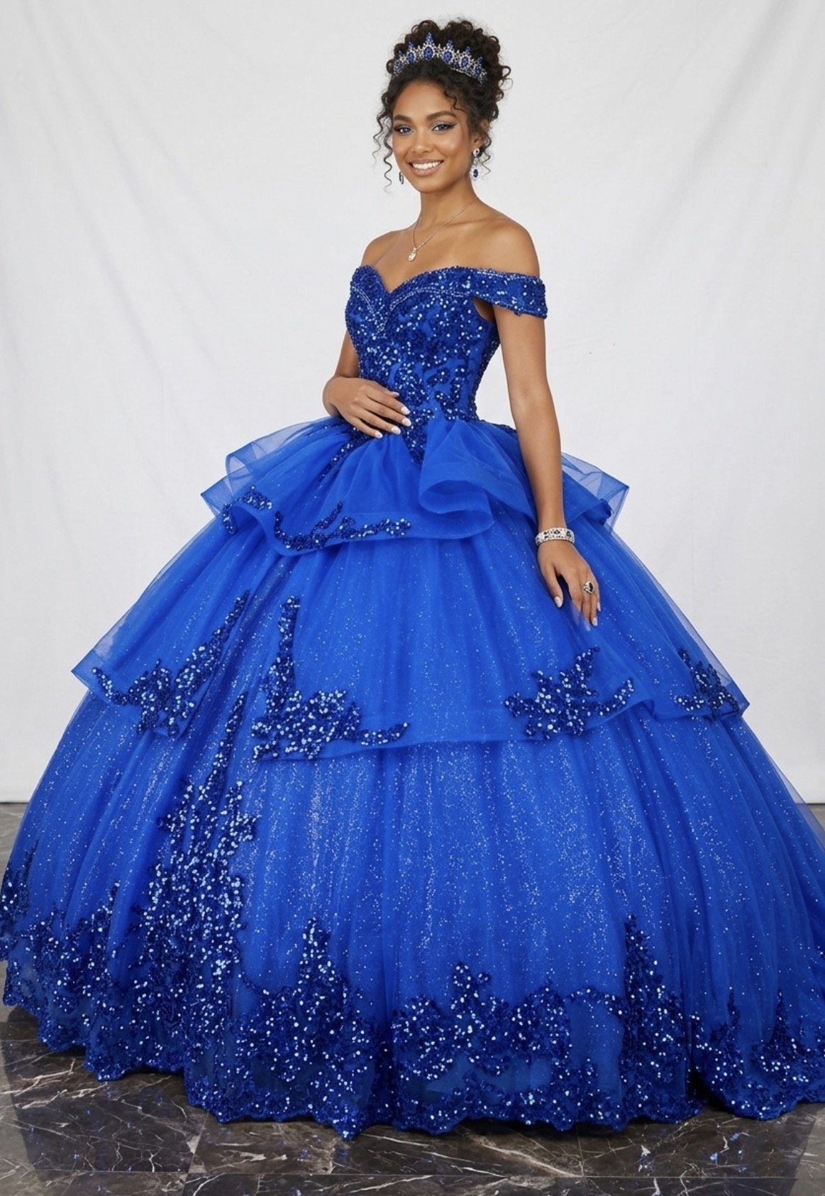 Multi-layer Skirt with rhinestones dress
Style: GVC325-5
Size: S - 3XL
Navy Blue 