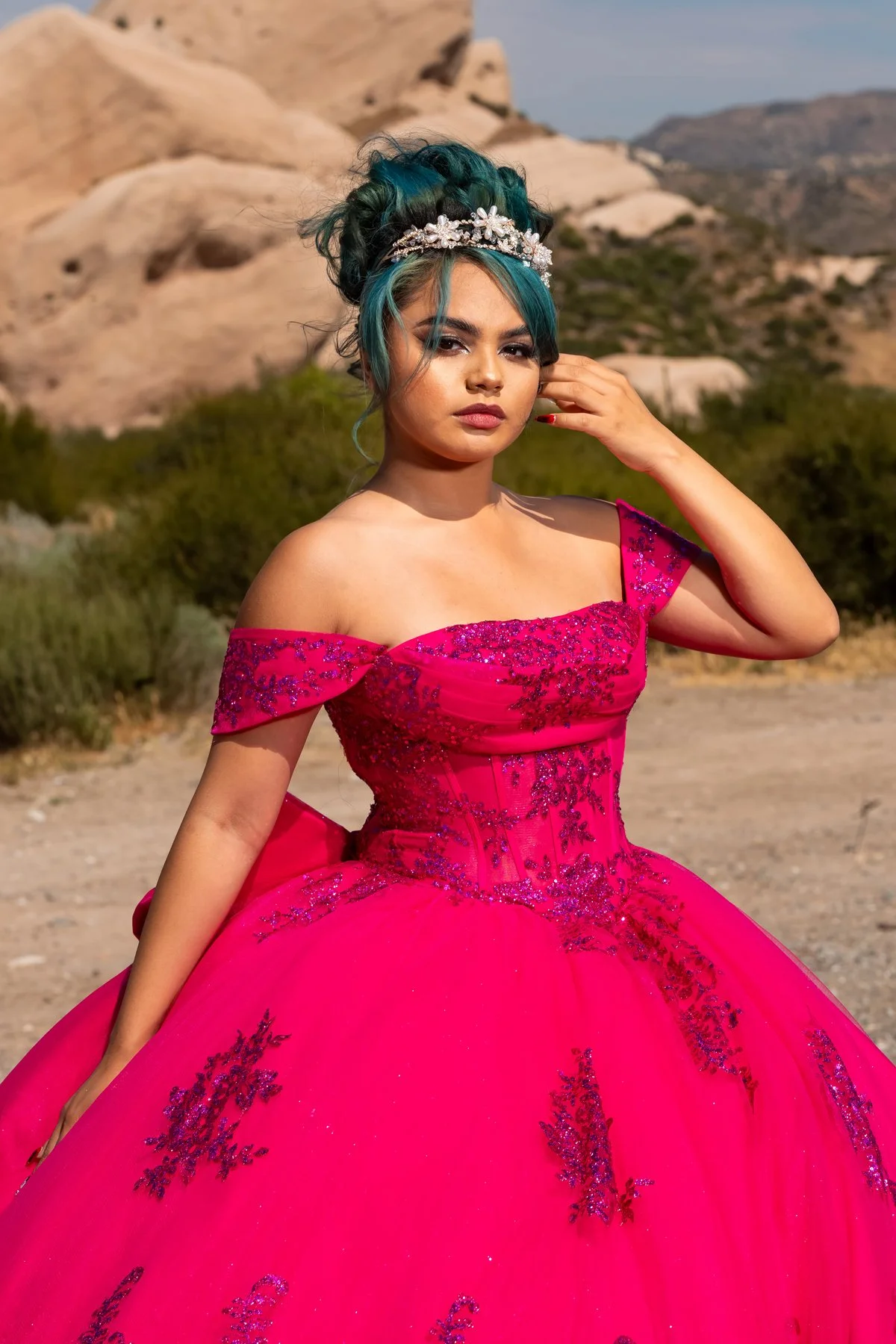 Off the Shoulder with Detachable Bow
Style: GVC3142
Size: XS - 3XL
Fuchsia