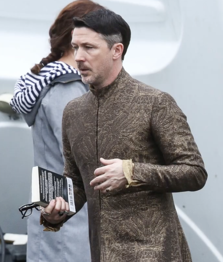 Aiden Gillen "Littlefinger" onl location  Game of Thrones 6 in Northern Ireland