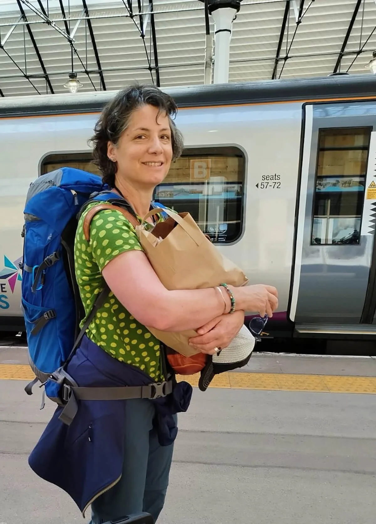 Slider_6_Bahnhof_Rucksack.jpg