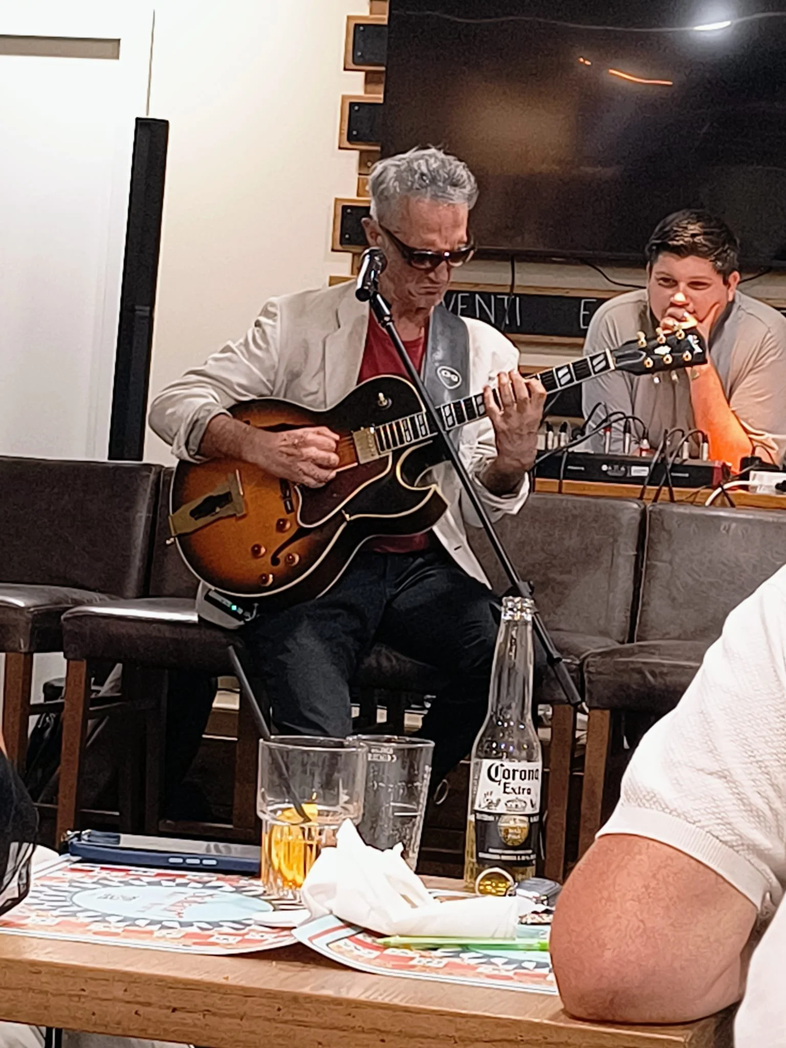 L'associazione organizza serate di musica dal vivo con artisti di generi diversi, serate di cabaret con comici noti, incontri culturali con autori di libri  e reading di saggi e romanzi.
