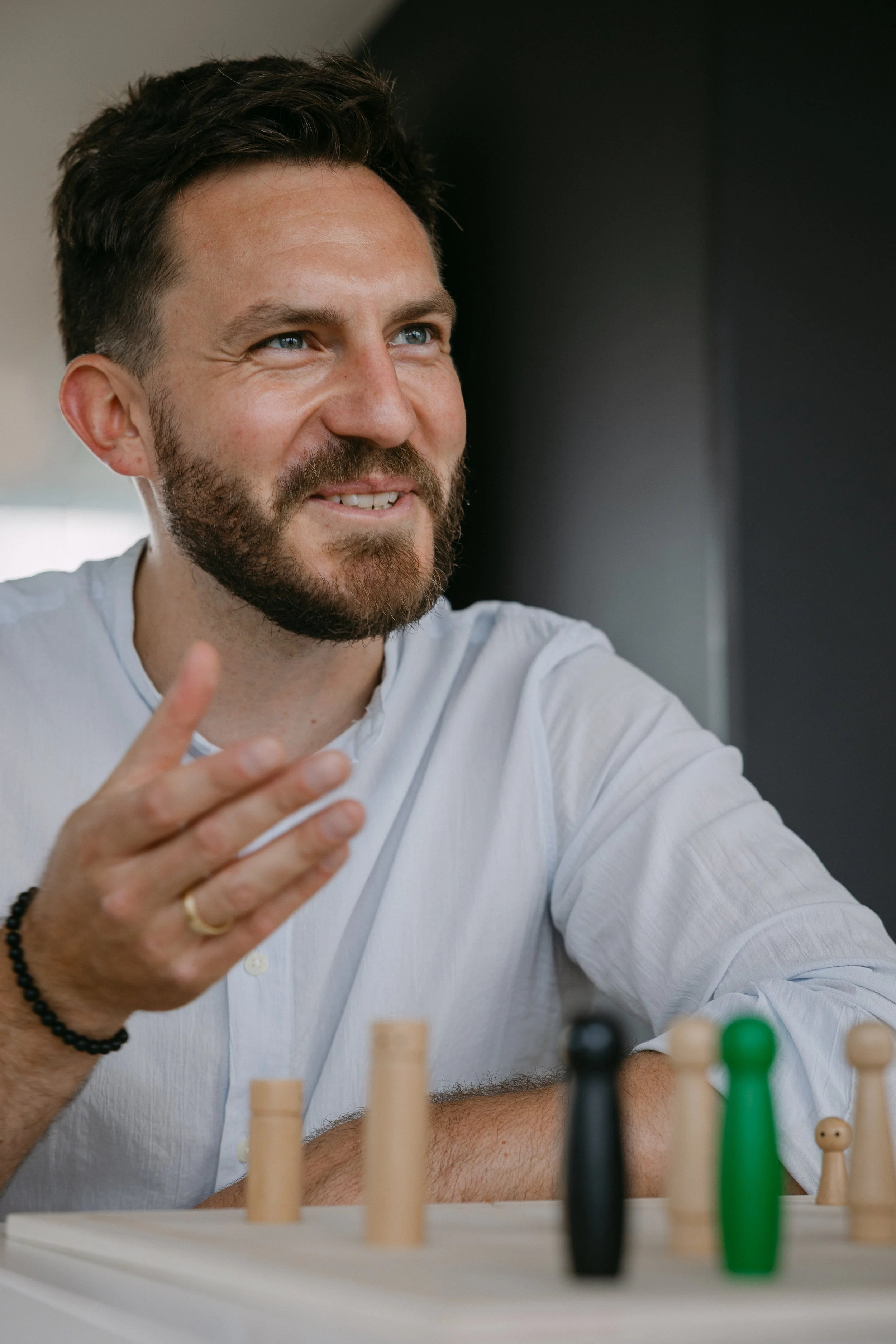 Daniel Einkemmer beim Mentalcoaching und Businesscoaching am Systembrett