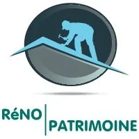 Logo de Réno Patrimoine avec un homme réparant un toit, entouré d'un cercle et de texte
