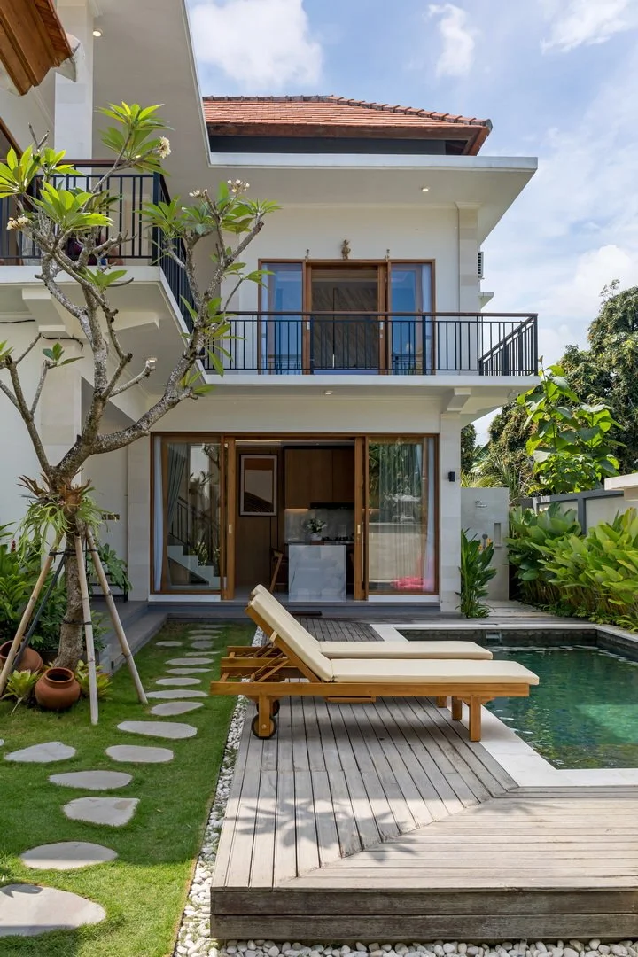 Private villa with pool and tropical gardens in peaceful Lovina, North Bali