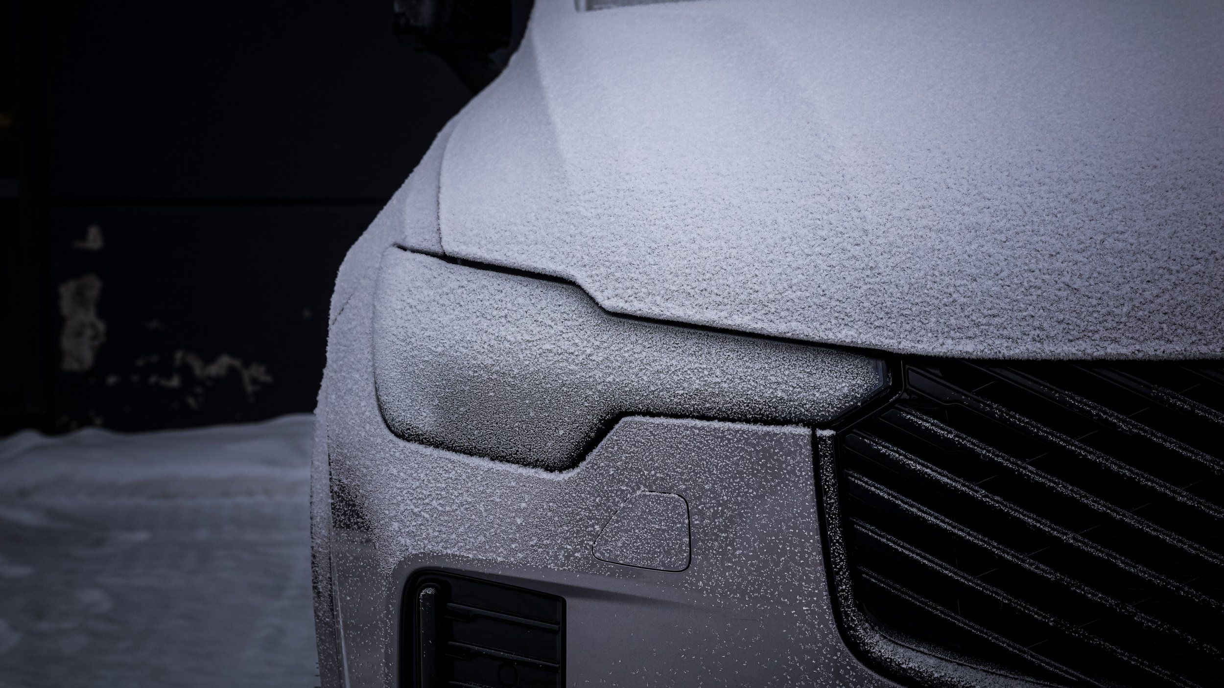 White Volvo XC90 photographed with fresh frost in Helsinki by Annika TheVolvoGirl Miftakhova 