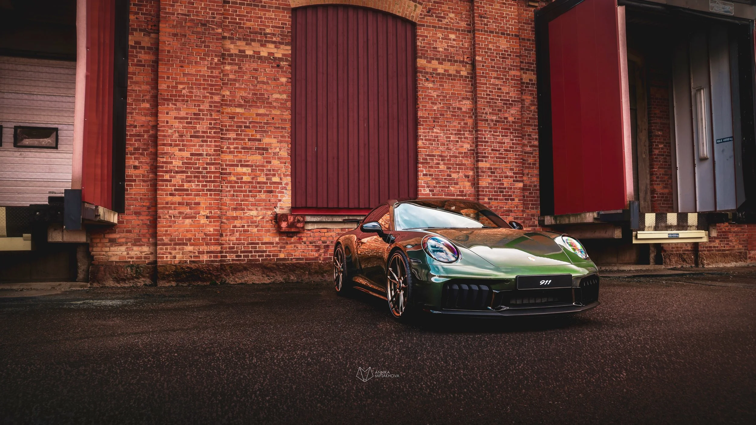 Automotive: The Green Porsche 911
