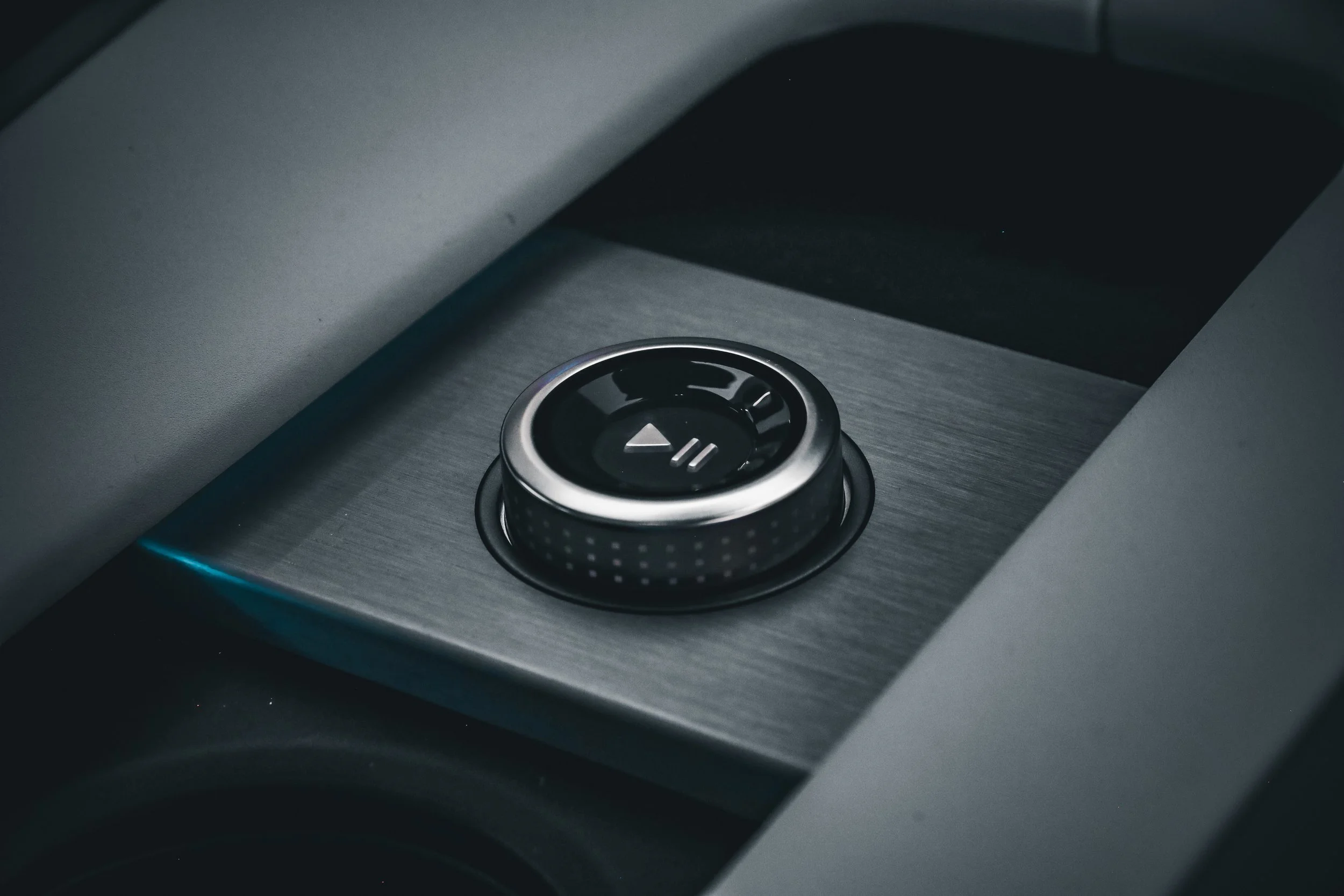 Interior multimedia and volume button design of Polestar 4 photographed in Helsinki by Annika TheVolvoGirl Miftakhova