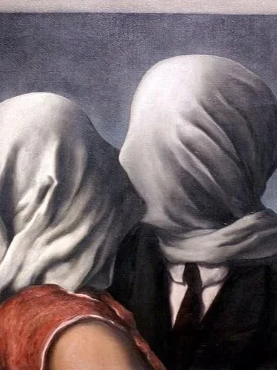 Peinture de deux visages voilés, symbole de la confidentialité du cabinet Cothi Conseil