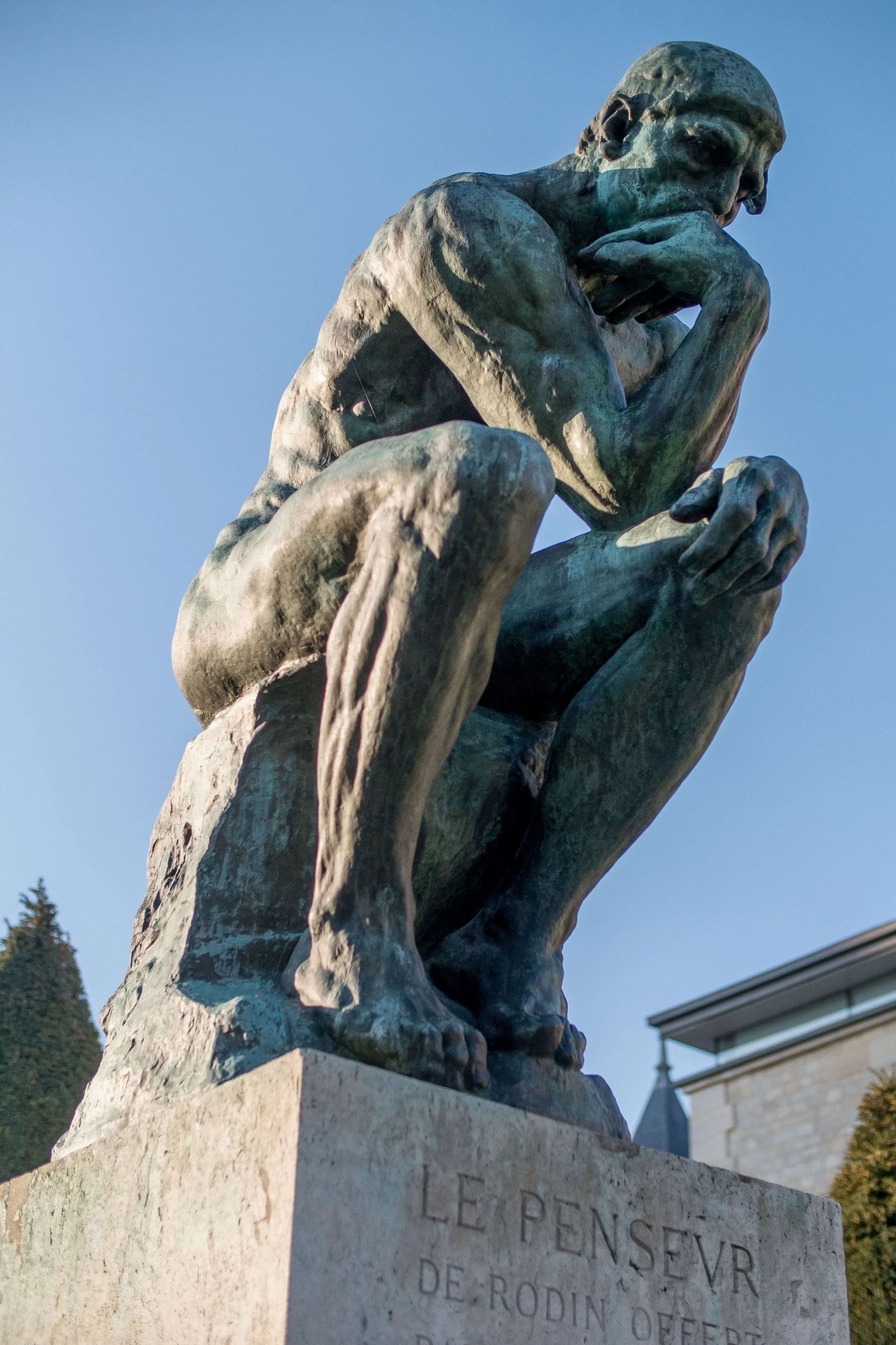 Statue du Penseur de Rodin, symbole de la rigueur et de la compétence du cabinet Cothi Conseil