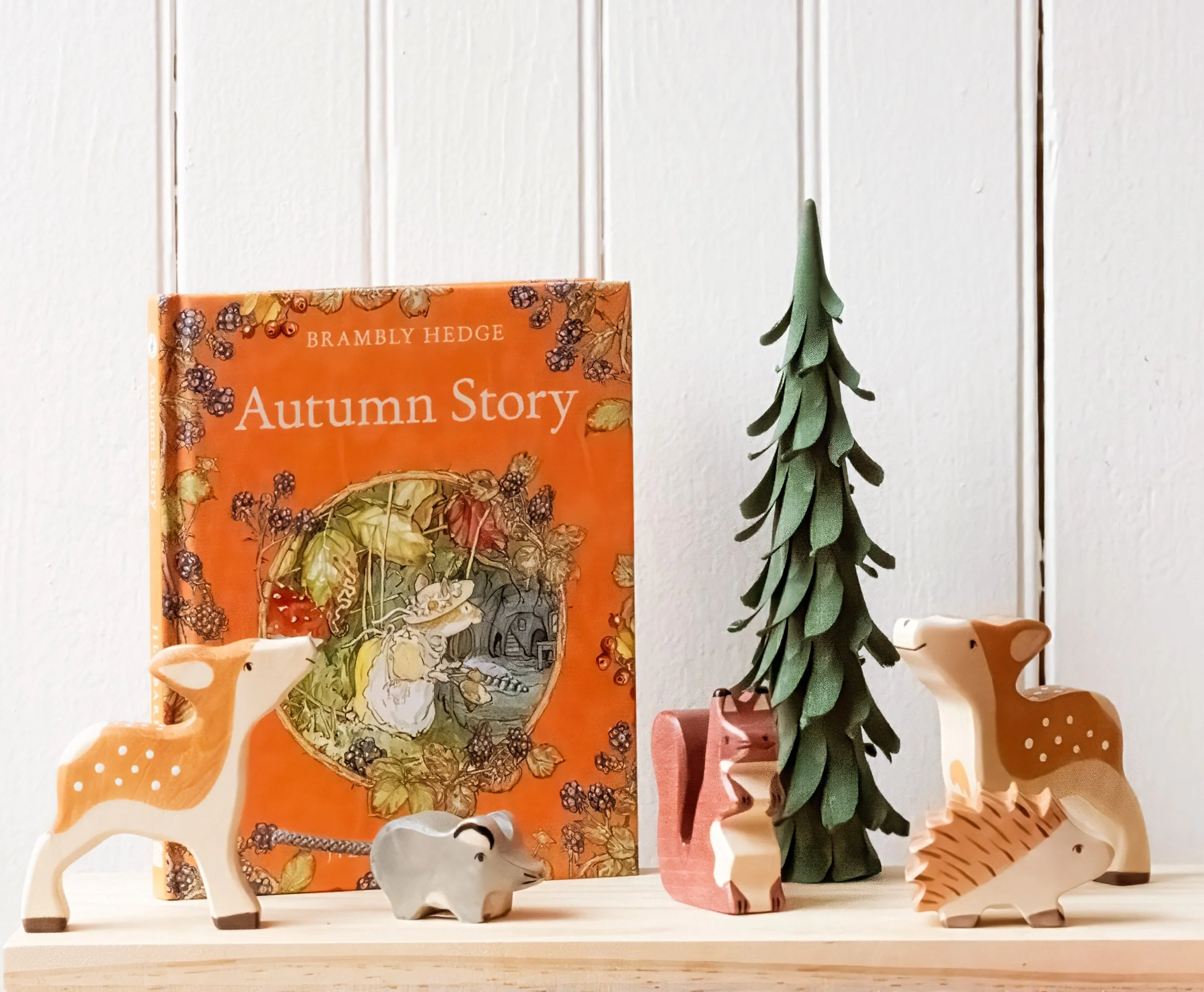 Happy September! 🍂🍁🍂🍁 In the golden warmth of Brambly Hedge, the mice are racing against the clock to gather the autumn harvest before the winter rains set in. But amid the bustling preparations, young Primrose wanders off into the deep, fading w