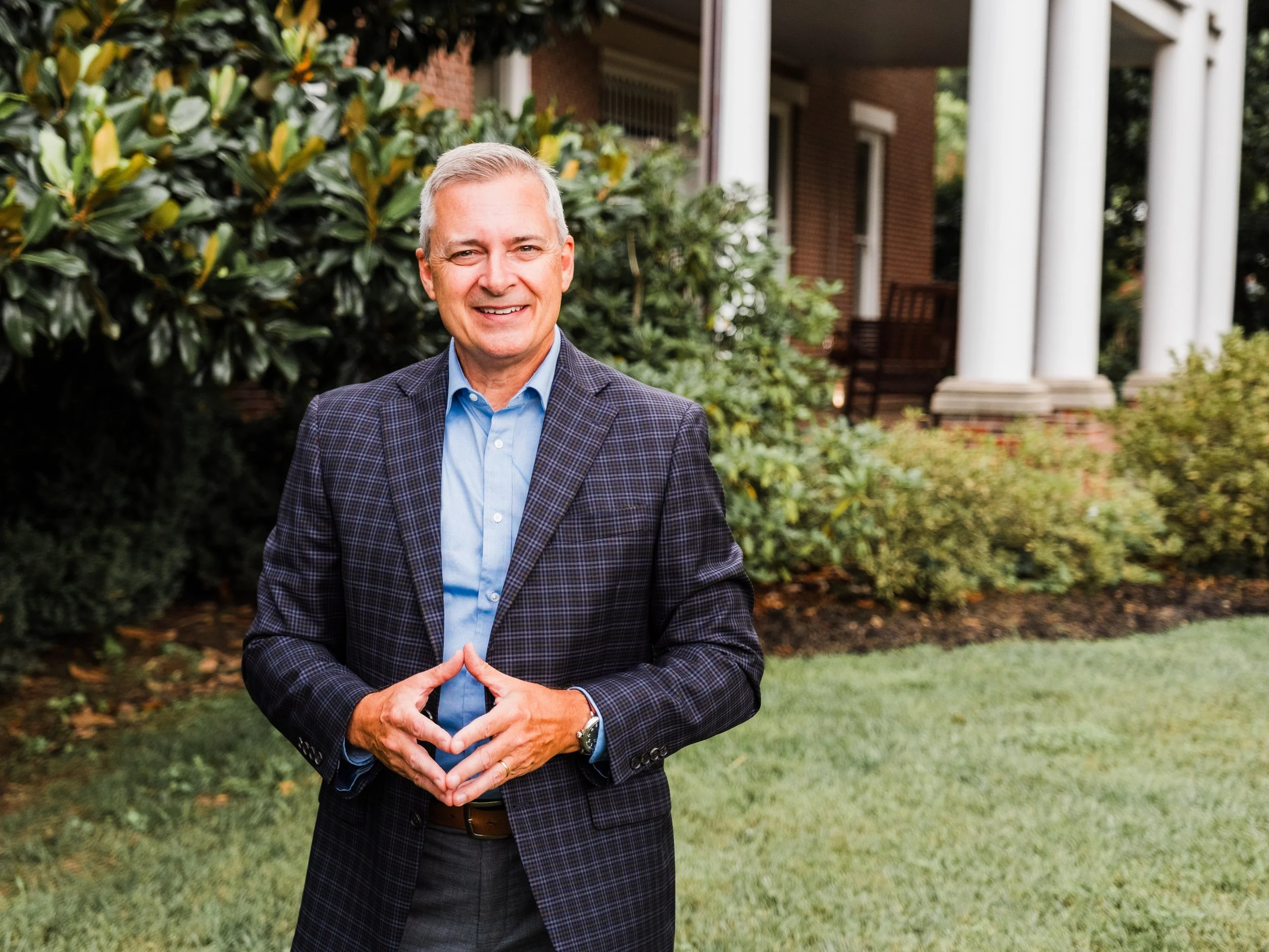 Executive coach Jeff Fry welcoming clients with a professional outdoor portrait.
