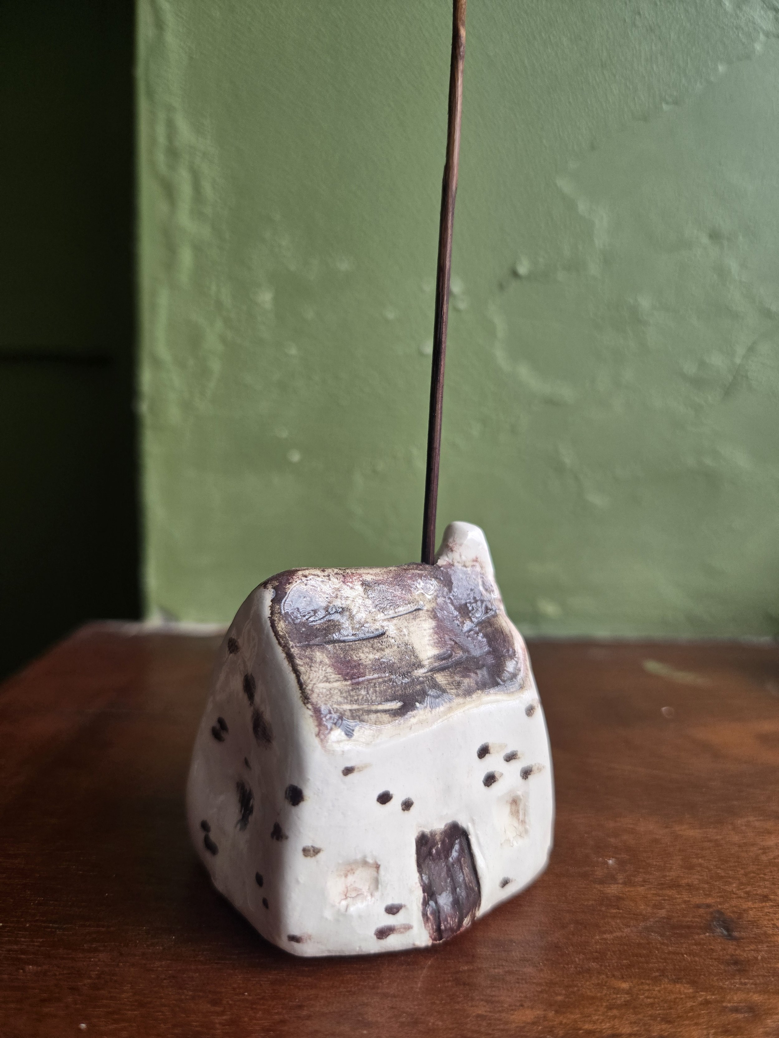 Stoneware Ty Unnos Incense Holder (no.1)