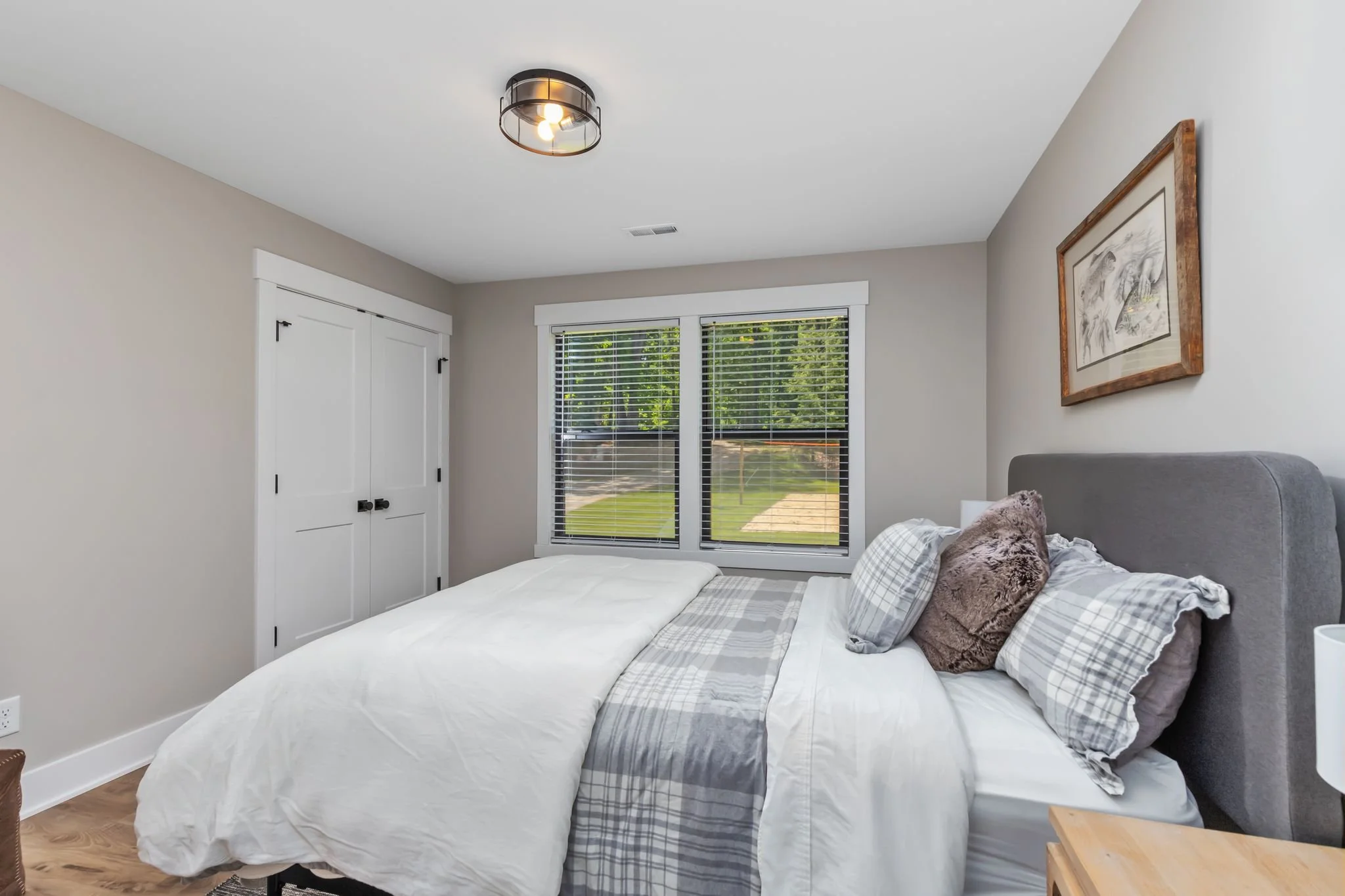Bedroom 4 - Queen bed (sleeps up to 2)