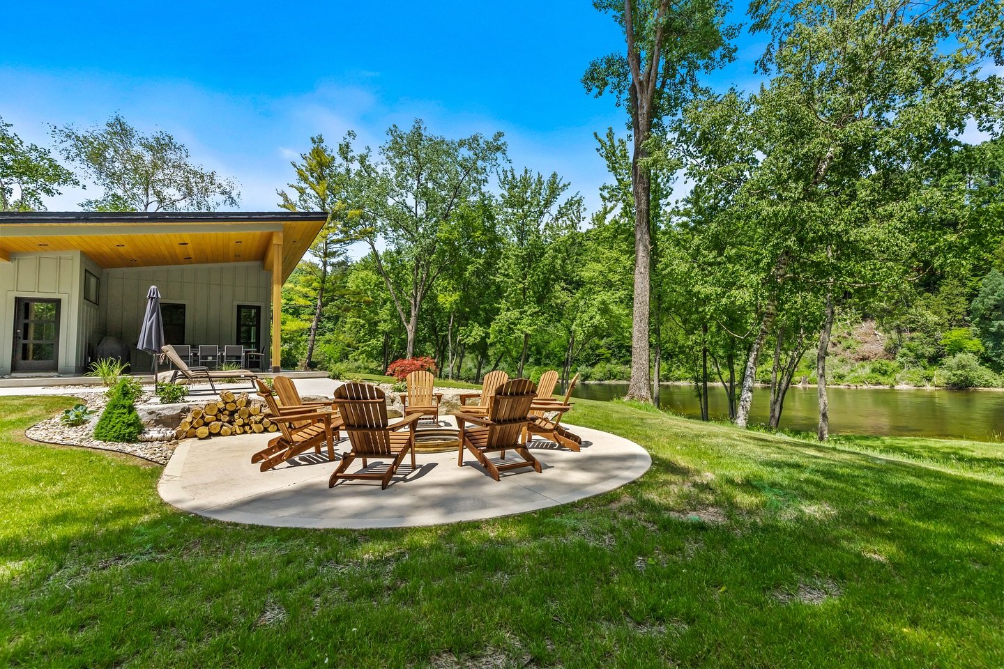 Fish hard. Relax harder.

📍West Michigan

#vacation #summer #dreamhome #peaceful