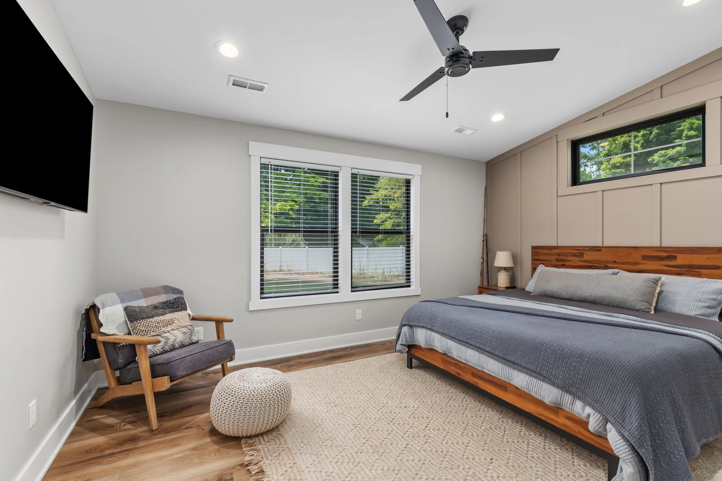 Bedroom 2 - King bed (sleeps up to 2)