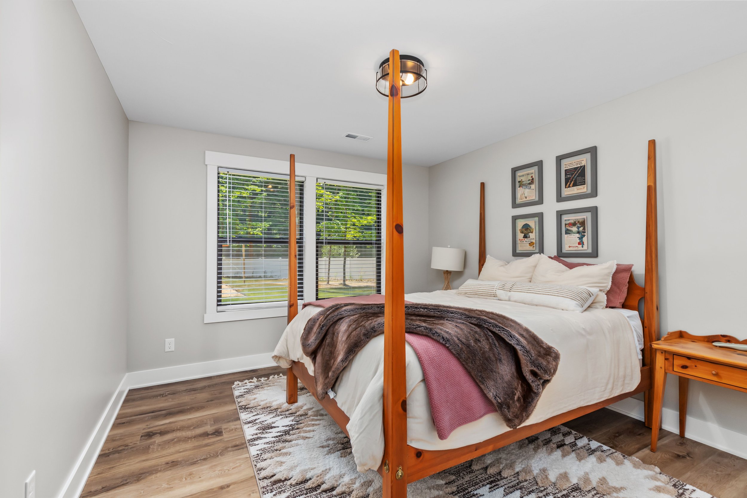 Bedroom 3 - Queen bed (sleeps up to 2)