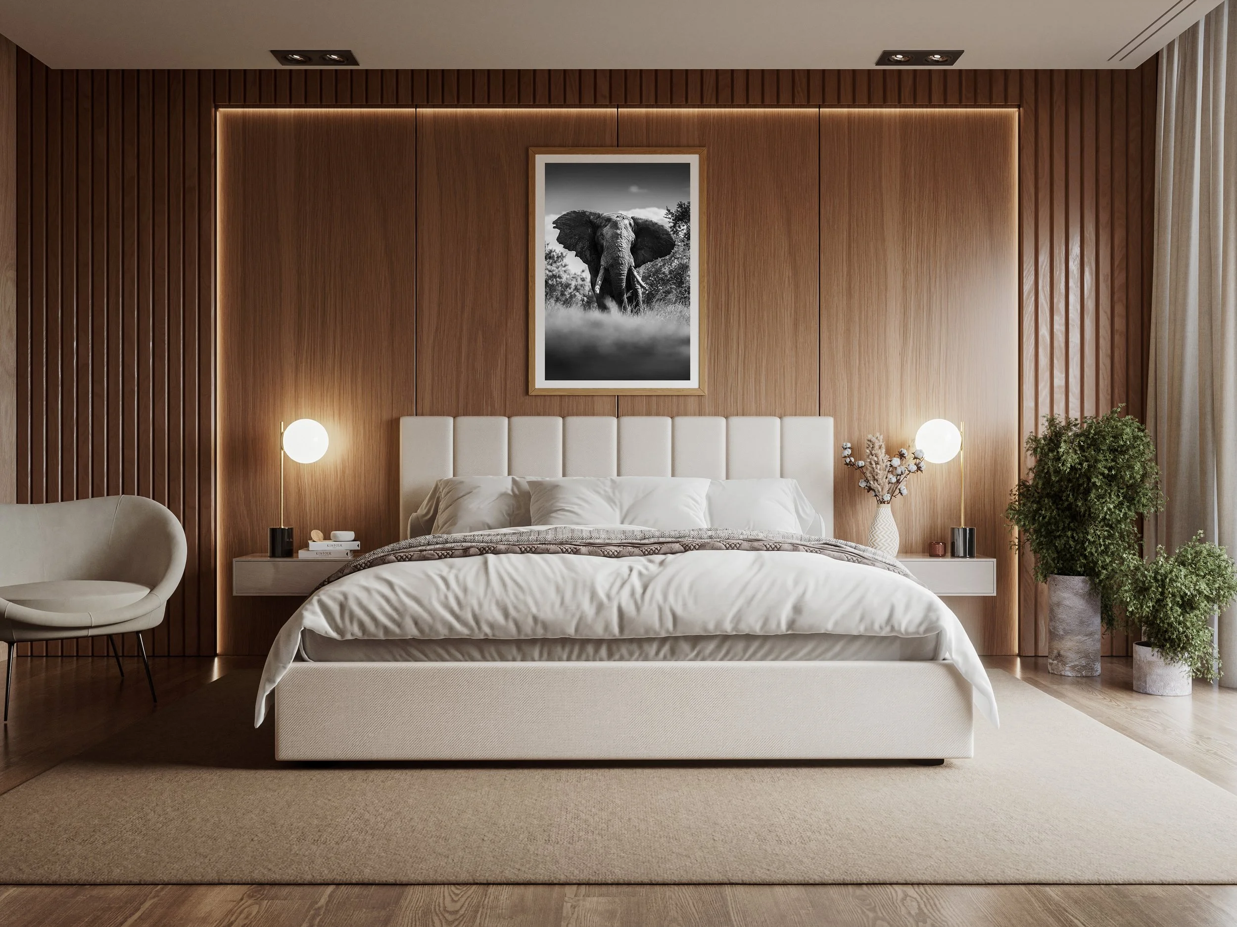 Una stanza da letto moderna con pareti di legno, un quadro di un elefante in bianco e nero sopra il letto, lampade da tavolo e piante.