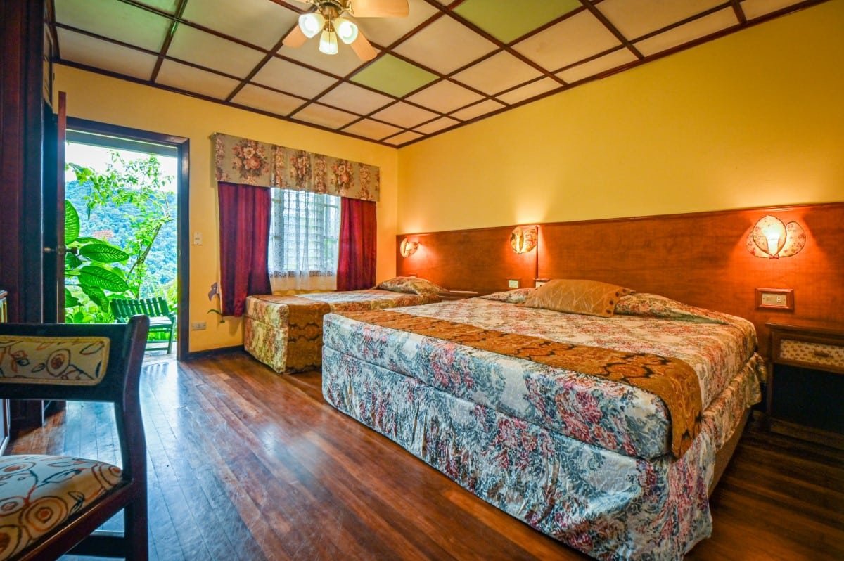 Lands-in-love-Rooms-8.jpg