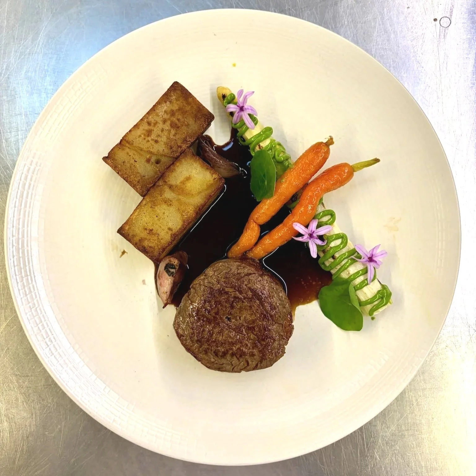 Beef+fillet+with+Malbec+jus%2C+potato+terrine%2C+white+asparagus%2C+wild+garlic+emulsion+and+baby+carrots.jpg