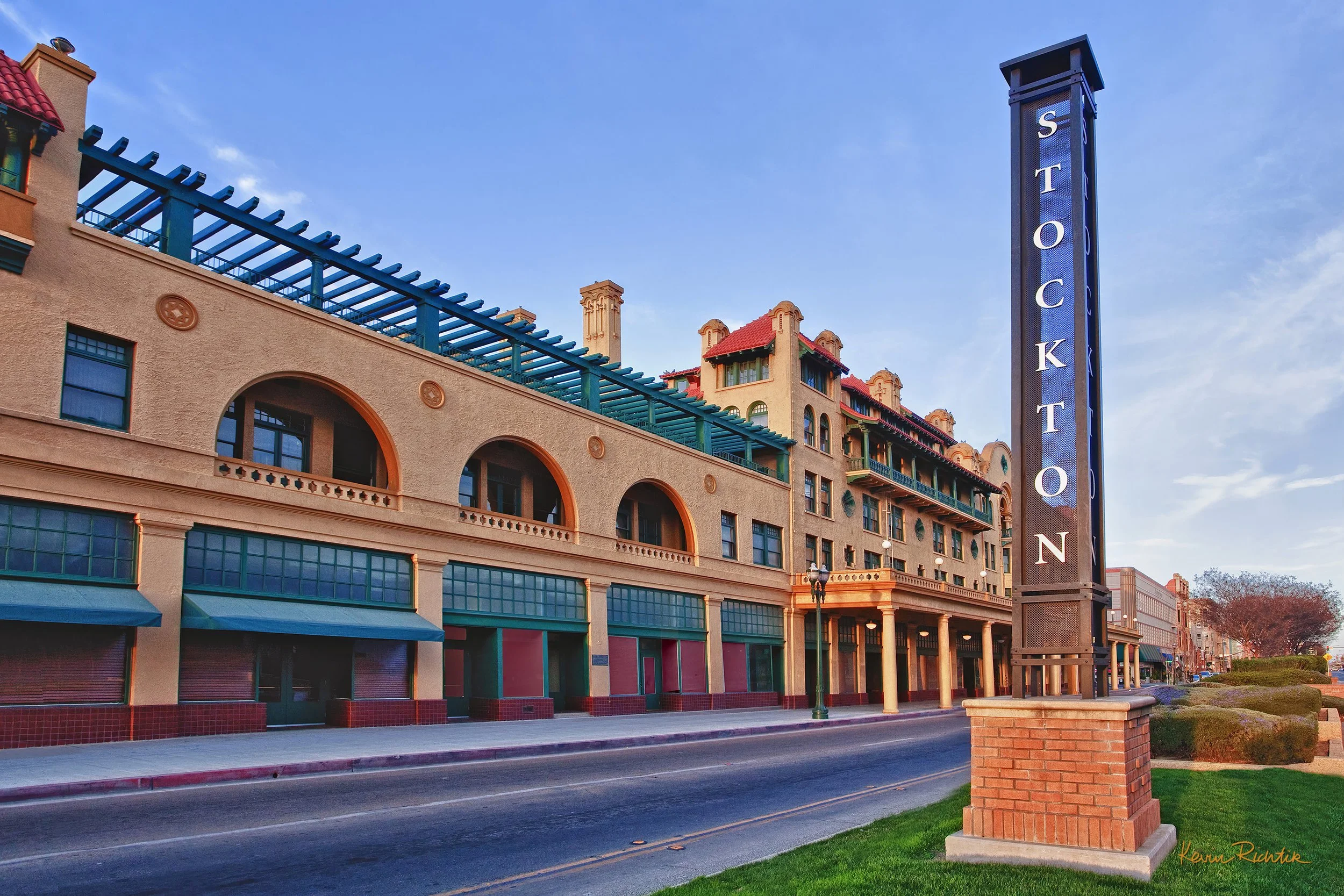 Stockton_sign_heading_downtown.jpg