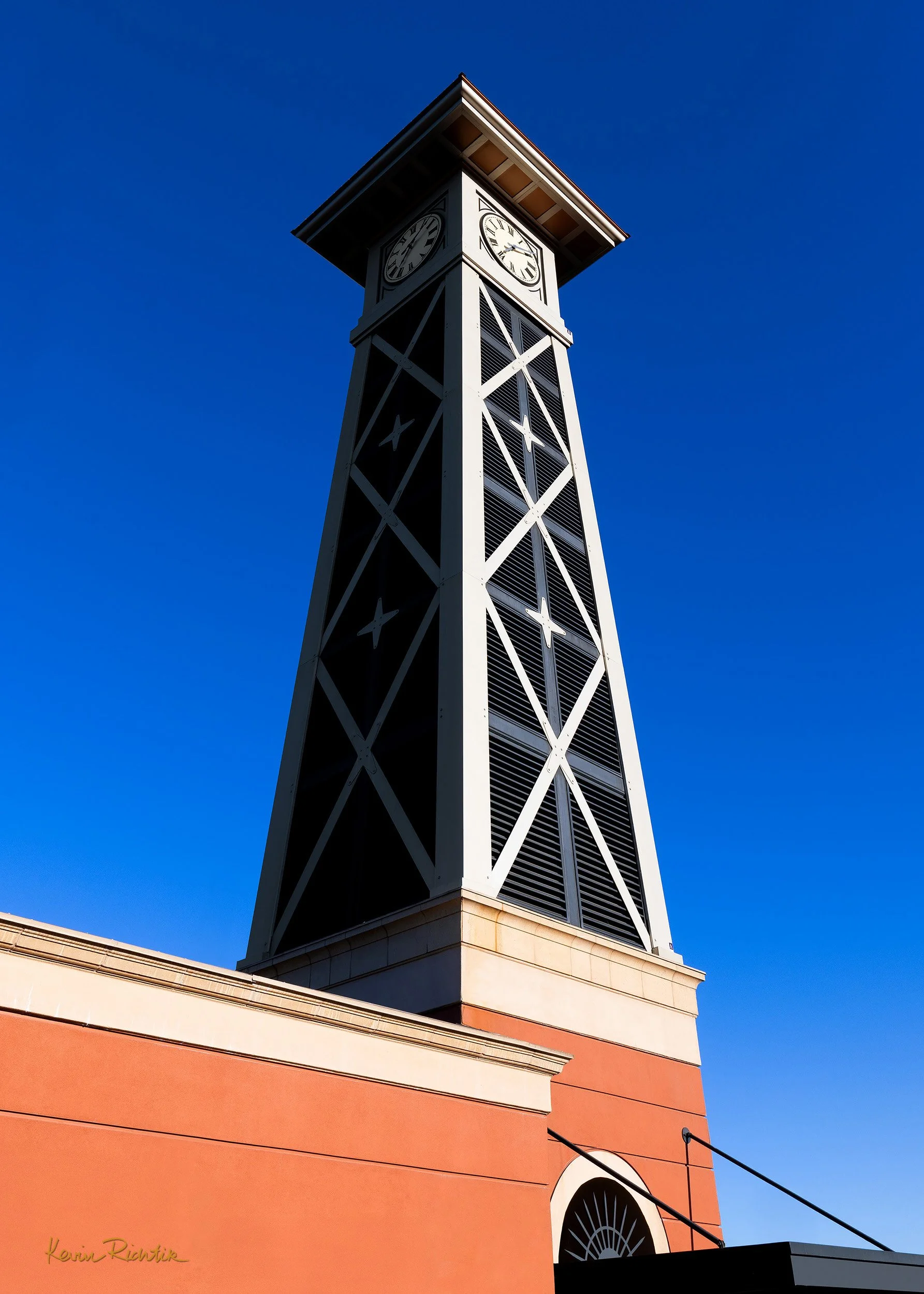 Cabral Train Station Clock Tower.jpg