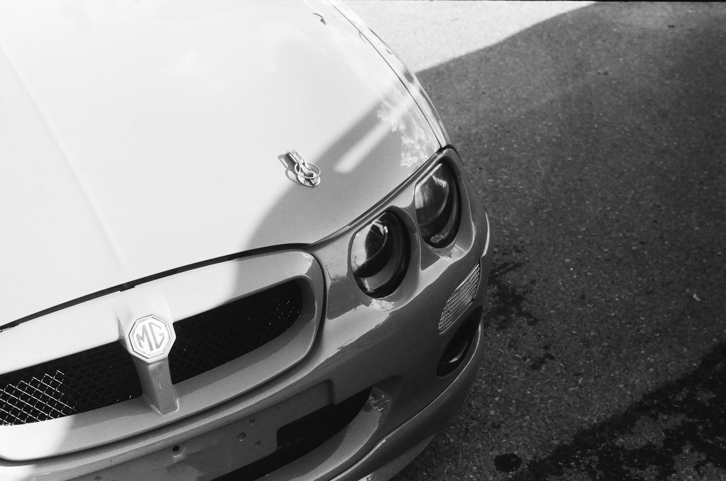 Detaljna fotografija prednjeg dijela vozila — MG, fotografiranje za oglas, Autosnimanje