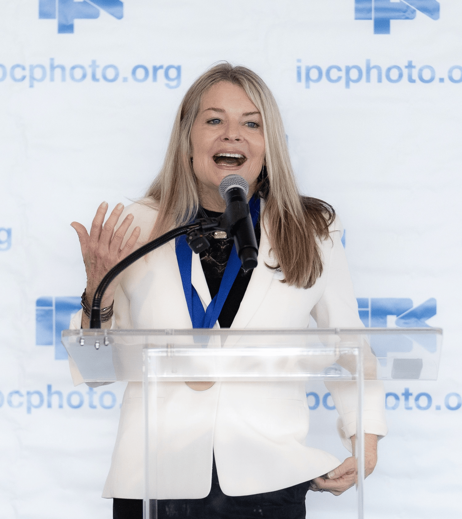 Book Pulitzer Prize-winning photographer Deanne Fitzmaurice for her signature keynote, A250: Portrait of a Nation, or for photography workshops and coaching.