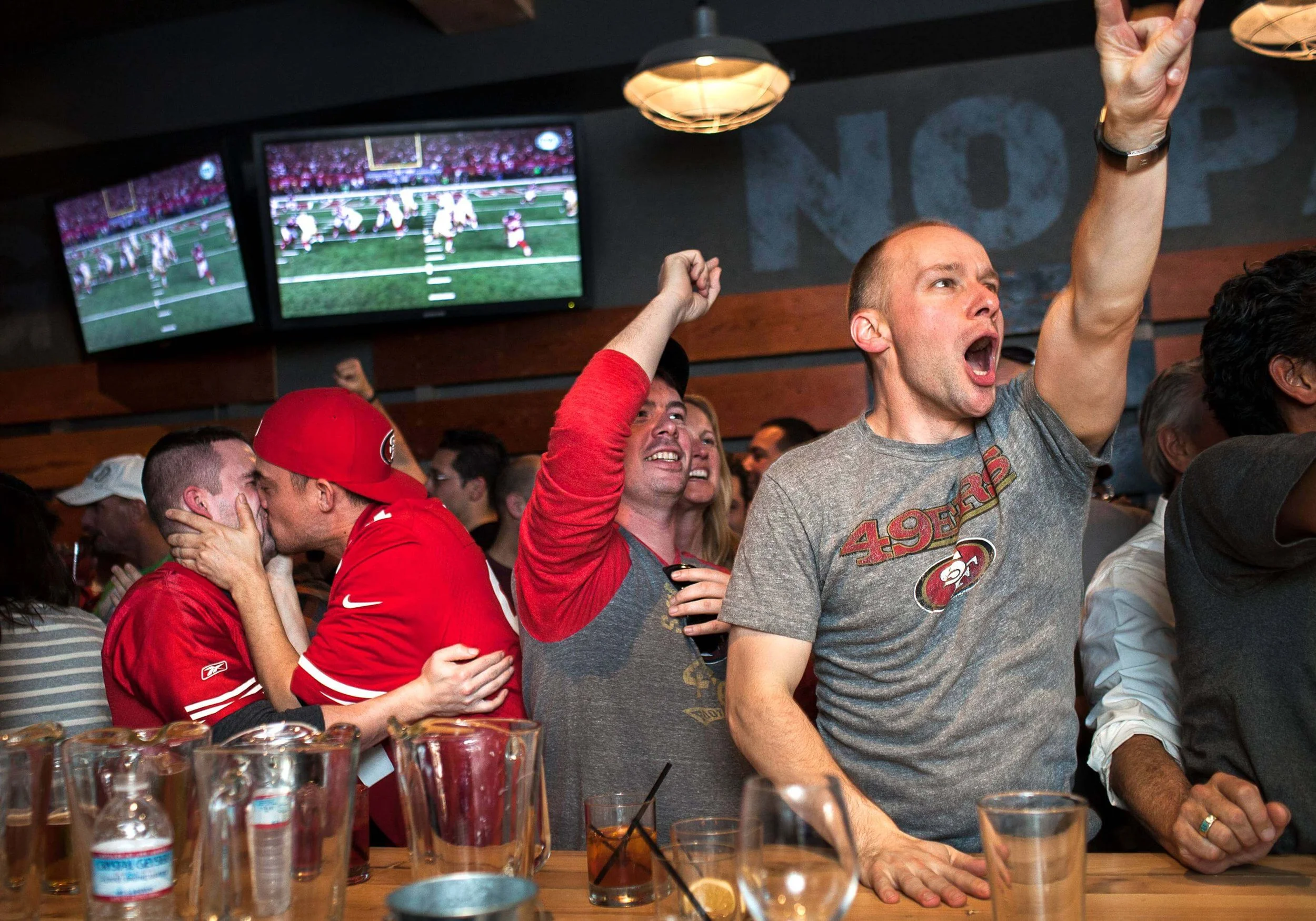 DeanneFitzmaurice_SportsCulture-09_49erFans.jpeg