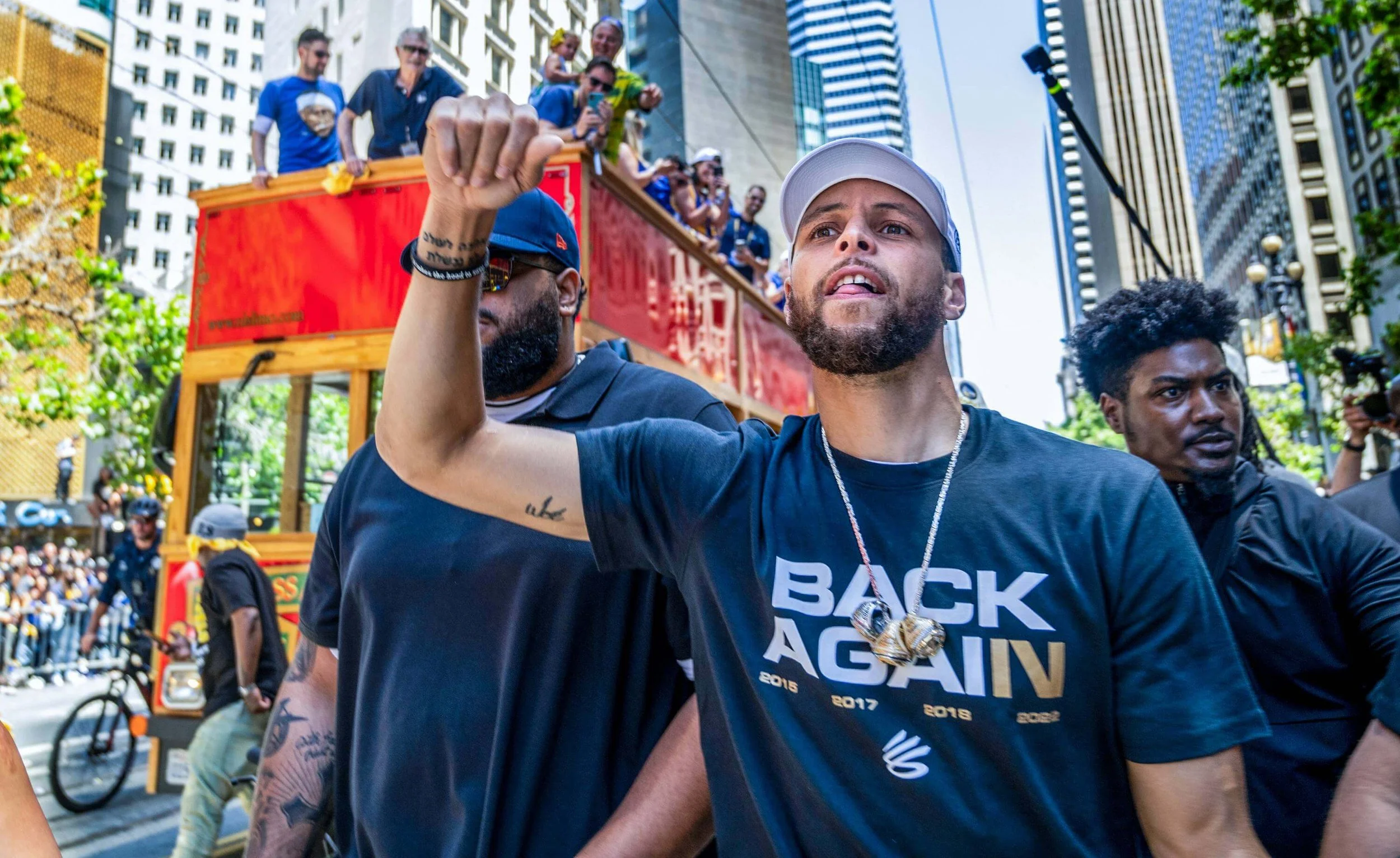 DeanneFitzmaurice_SportsCulture-13_StephCurryParade.jpeg