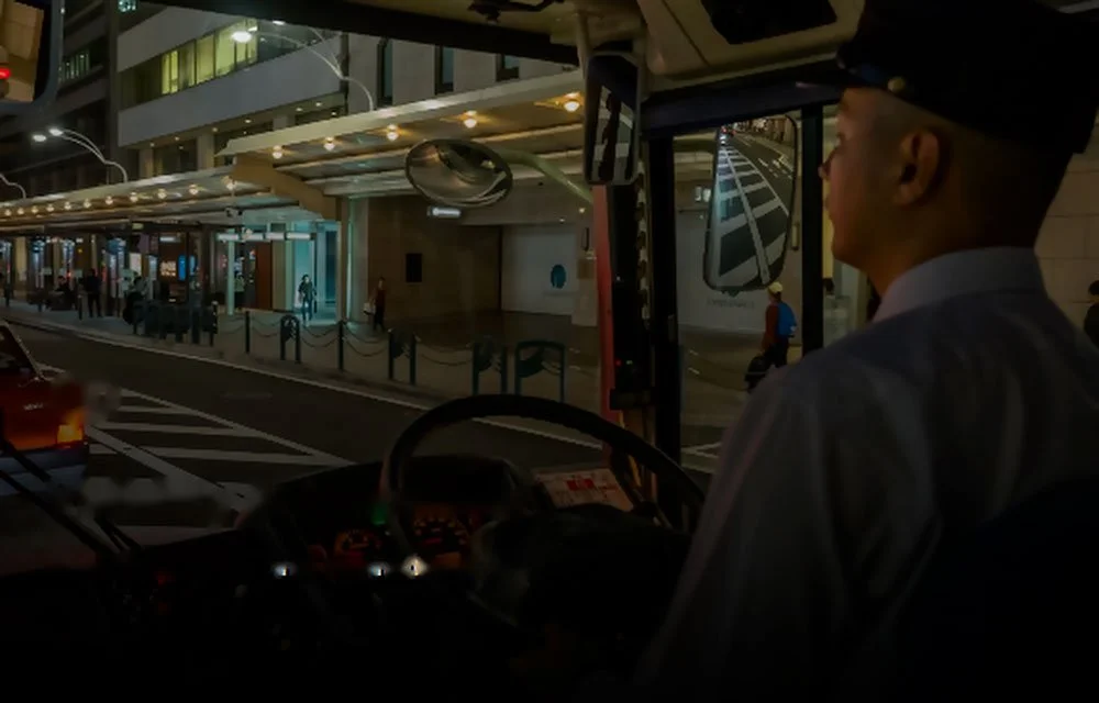 Driver visibility graphic. Reduce blind spots and improve driver visibility with Stoneridge MirrorEye camera monitor systems for transit buses and motorcoaches.