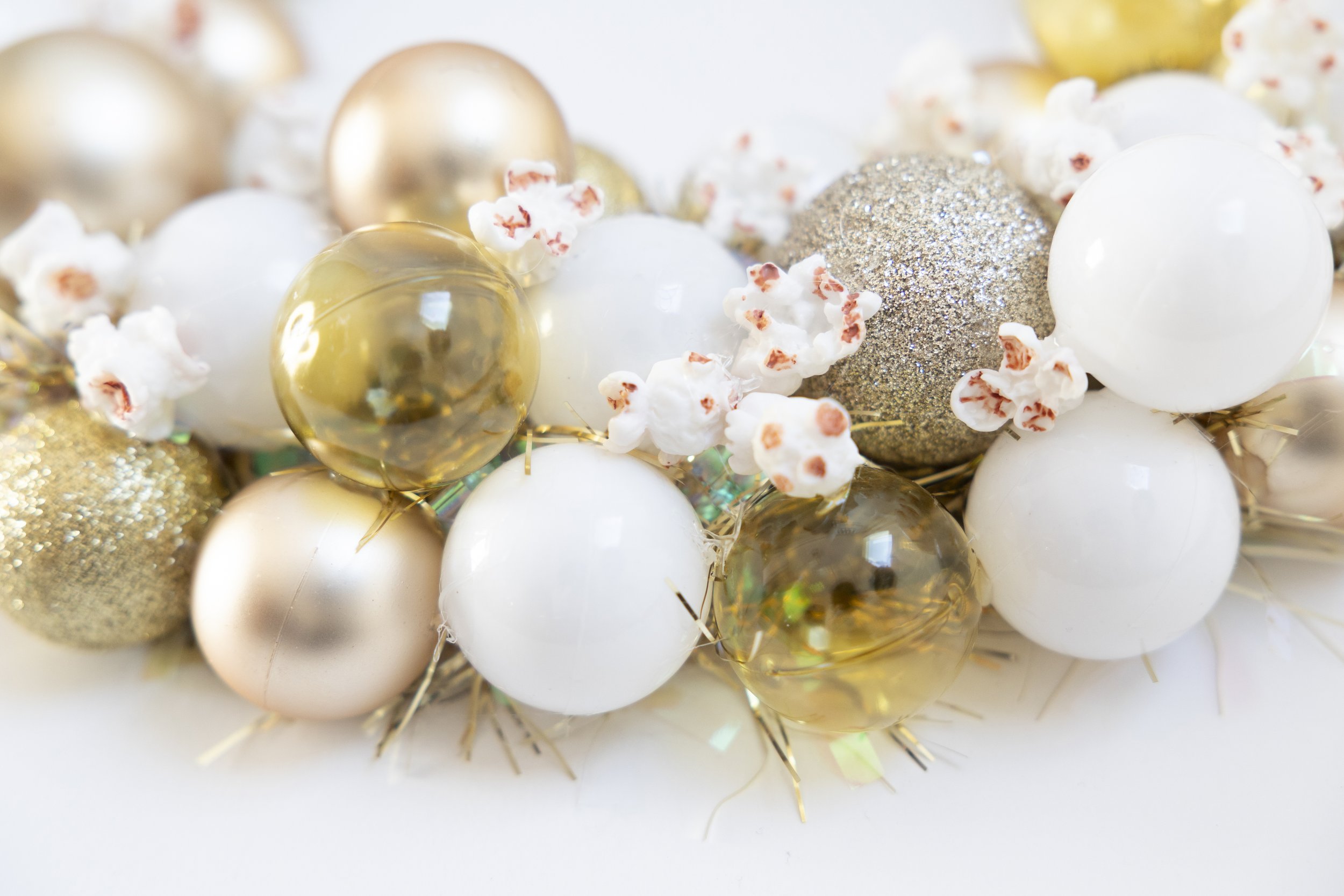 Popcorn wreath made with white and gold ornaments