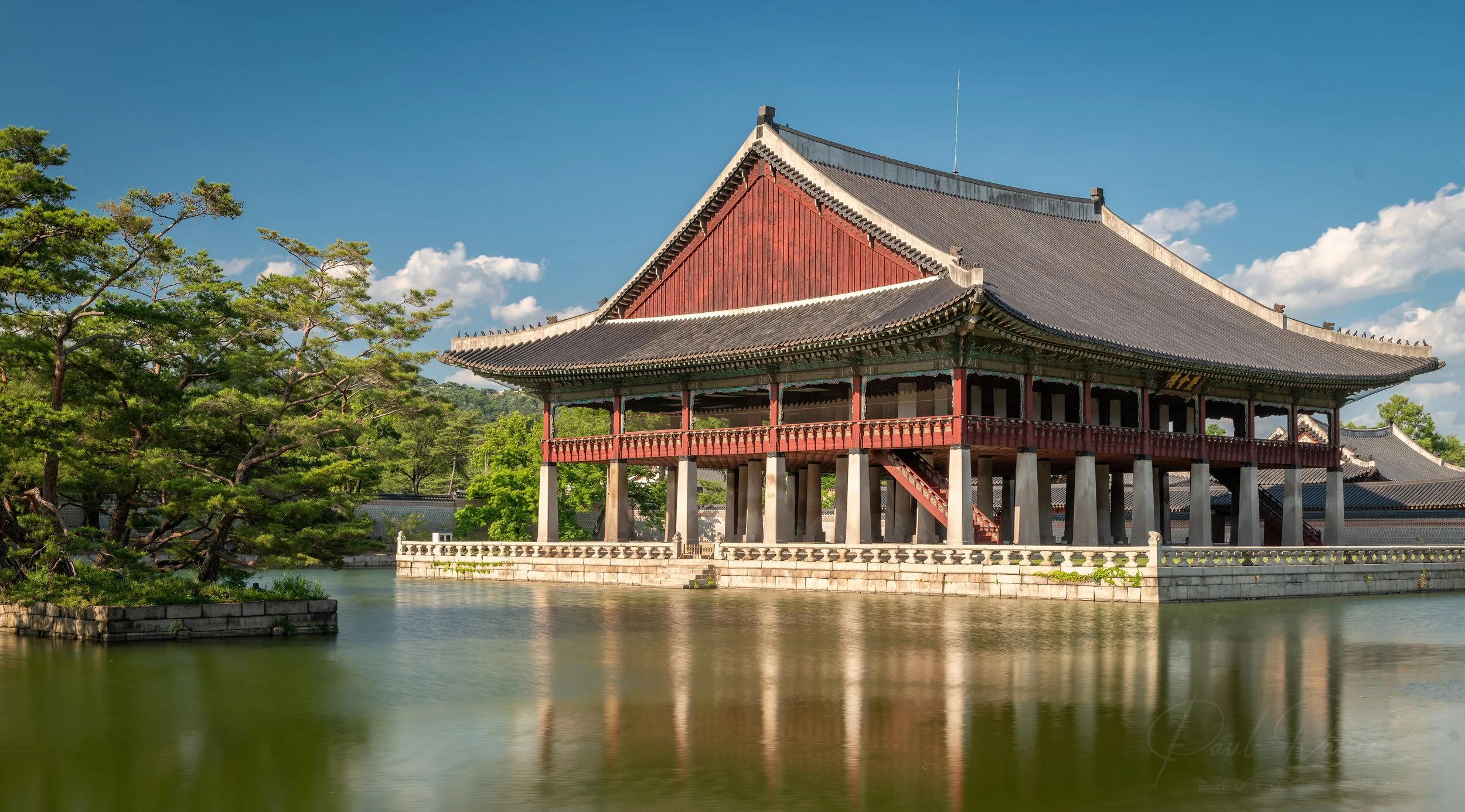 Daytime view of Gyeonghoeru Pavilion set upon its reflective poind at Gyeongbokgung Palace in Seoul, South Korea