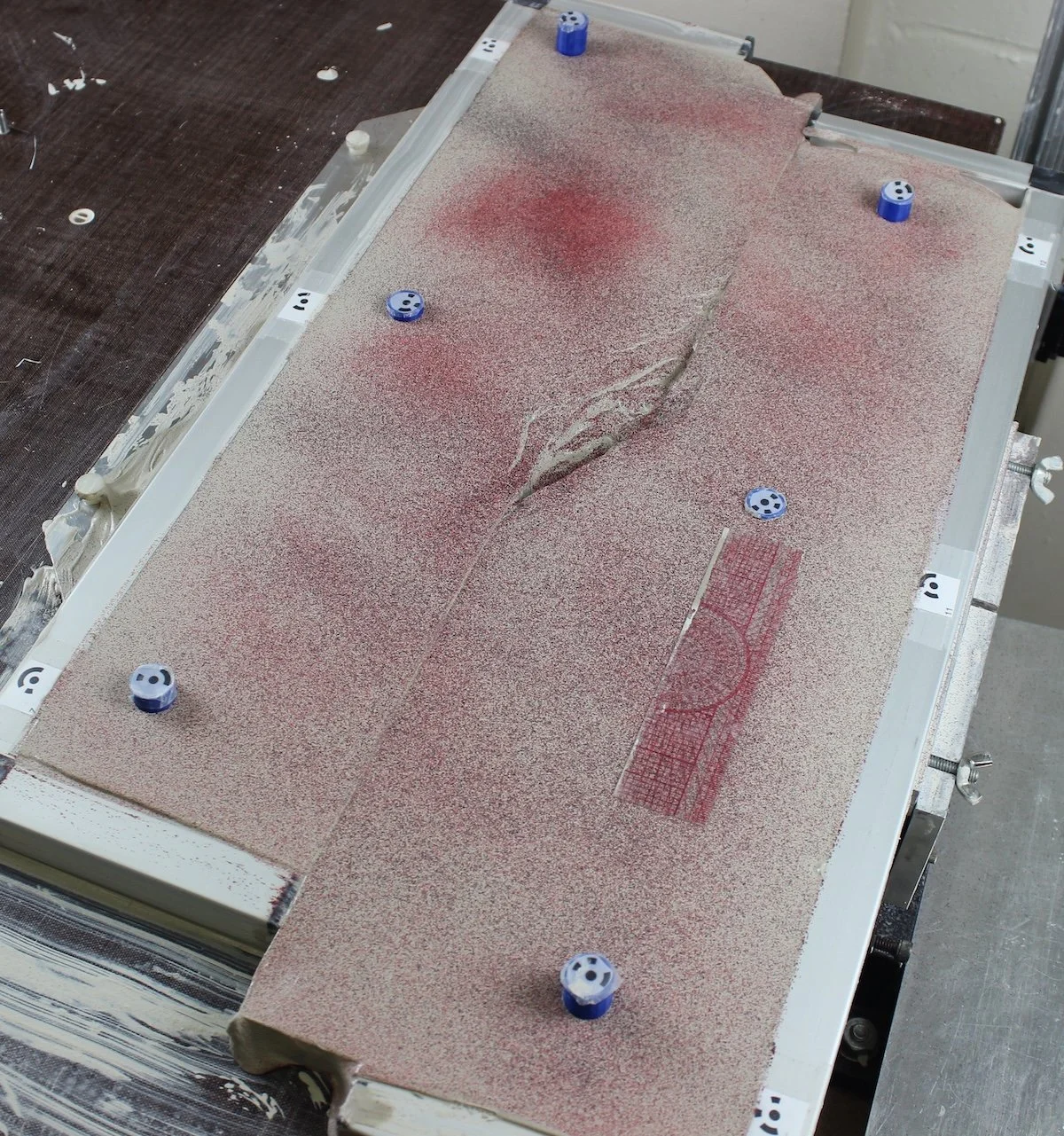 May 2025: Paper on evolution of releasing bends in scaled physical experiments published in Tekotonika