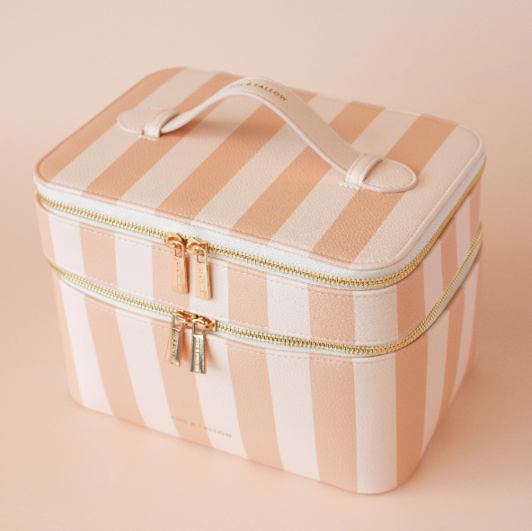 Meet Your New Travel Essential: The Corsica Vanity Case "The Classic"