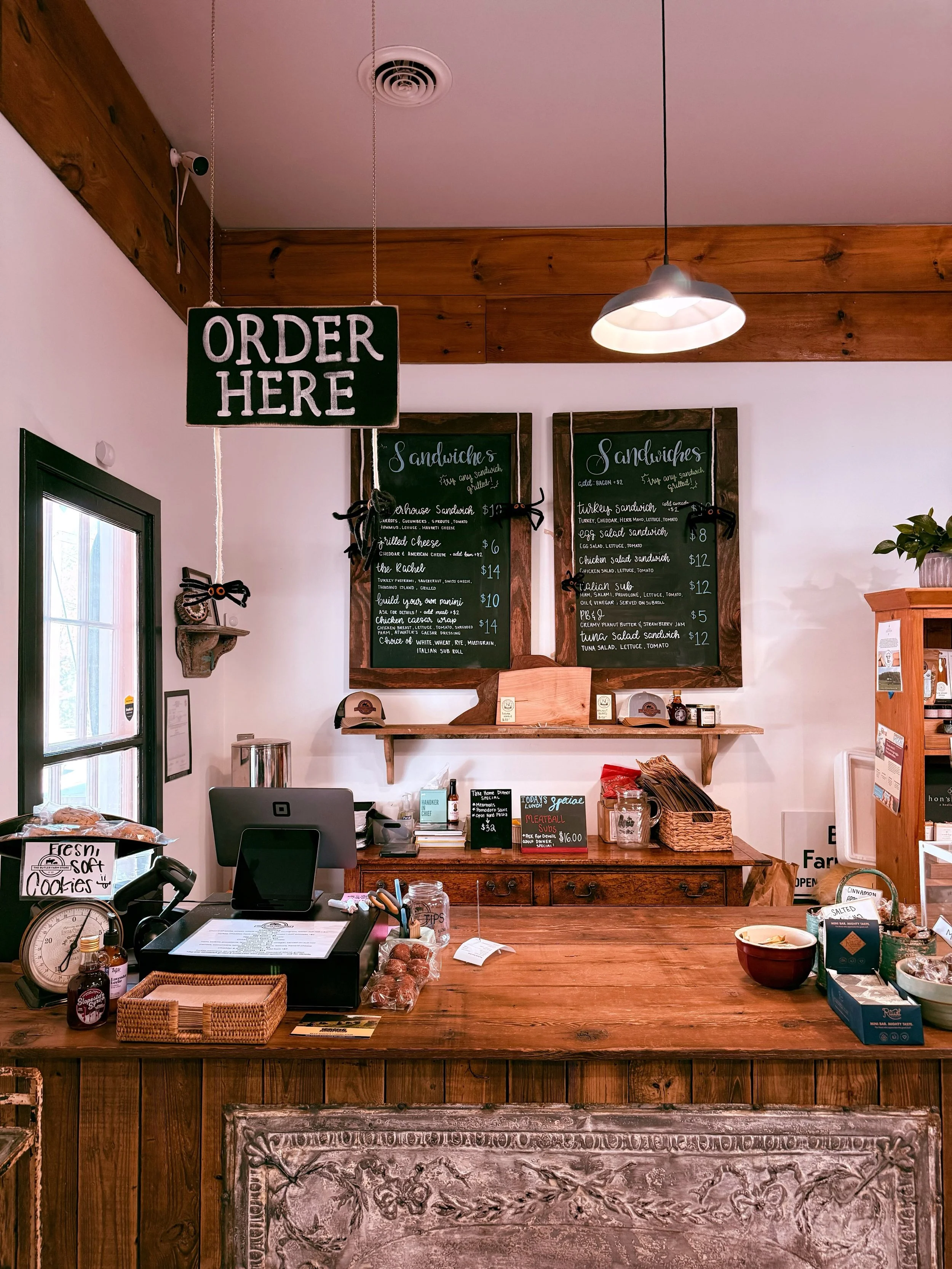 Lots of good things are waiting for you at The Butler Farm Store! 🌶️🥩
&bull;
From fresh produce and grab-and-go snacks to delicious lunch options, we&rsquo;ve got something for everyone. 
&bull;
Come check out our selection of local meats and house