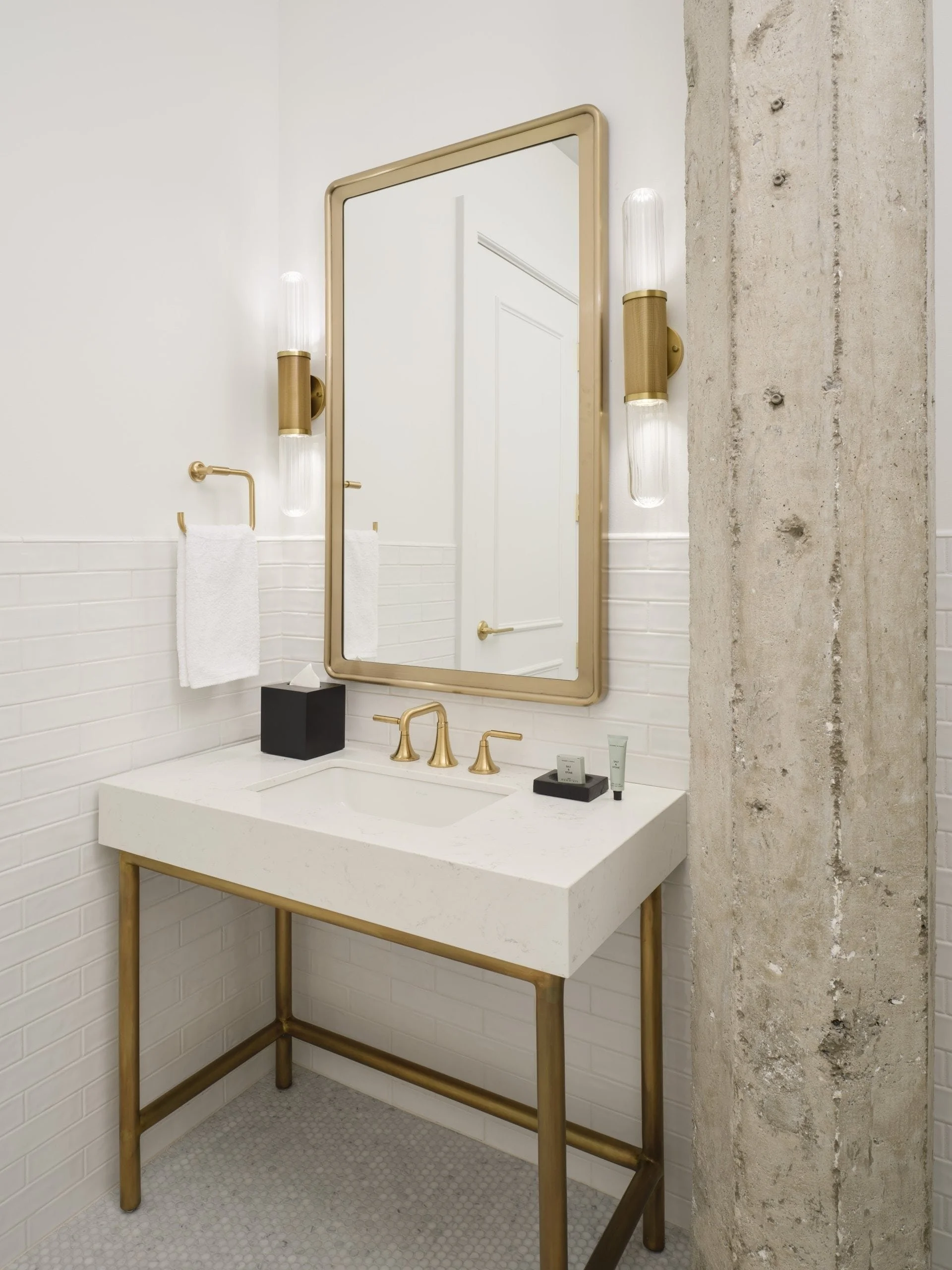 aah-stay-SLCAU_RM265_BATH-scaled-min.jpg
