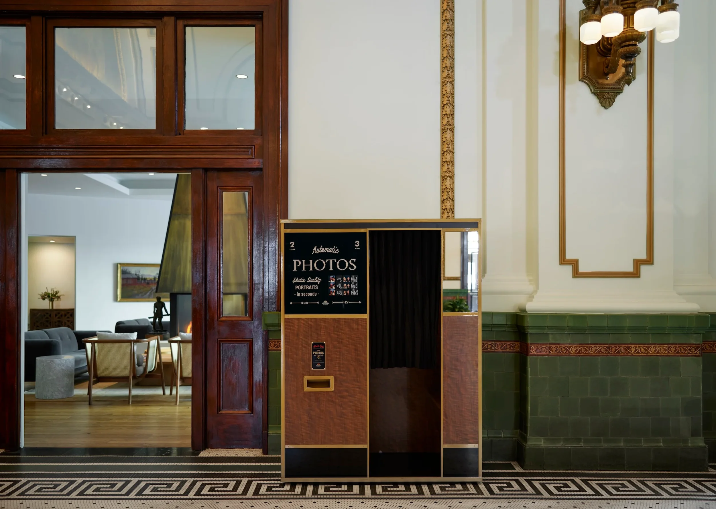 ak_slcau_grandhall_photobooth_135055-1v2.webp