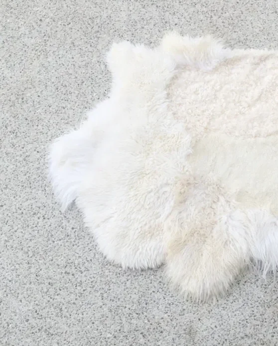 Bloom-sheepskin-rug-1.webp