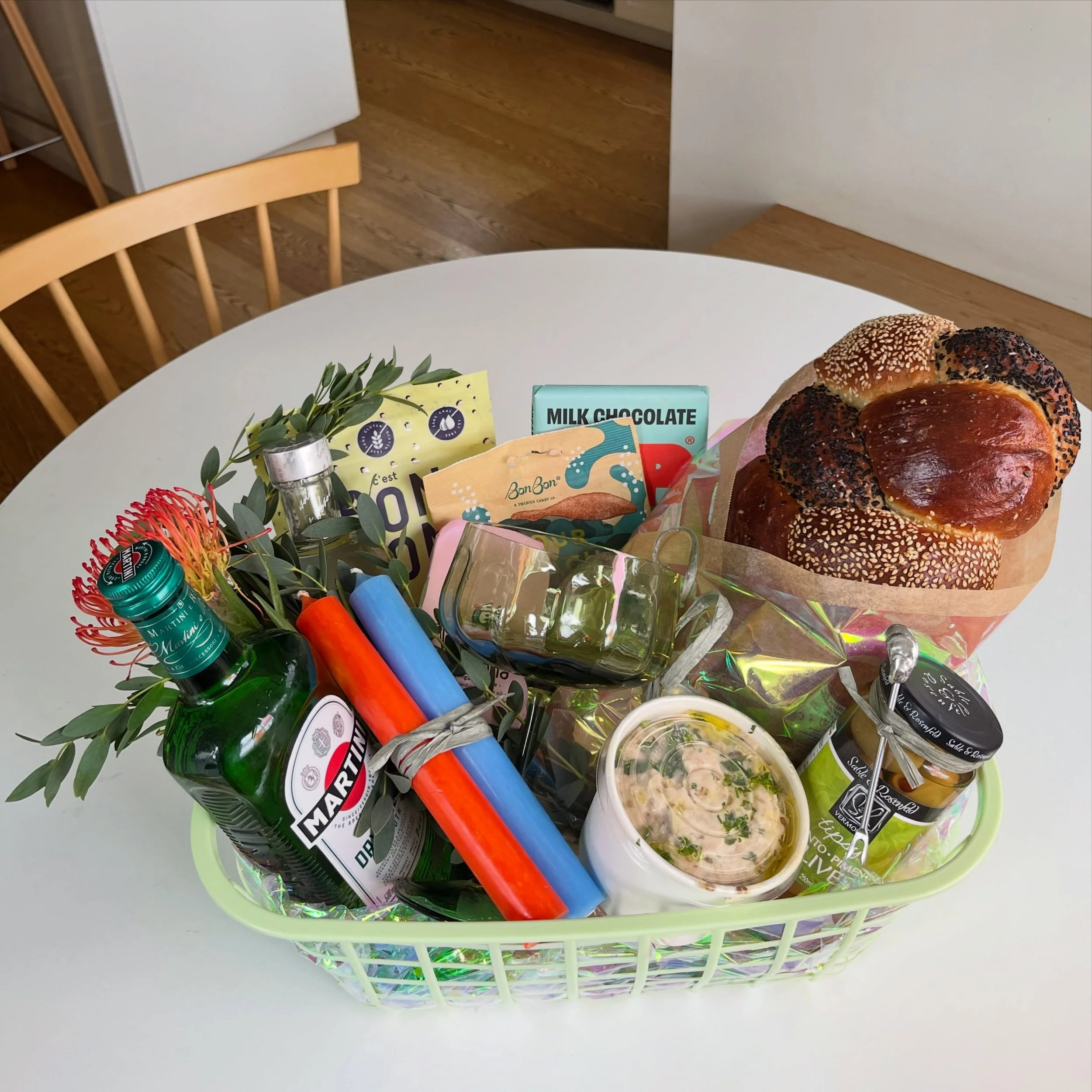 A bespoke dirty martini &ldquo;Rip it &amp; Dip it&rdquo; gift basket 🫒