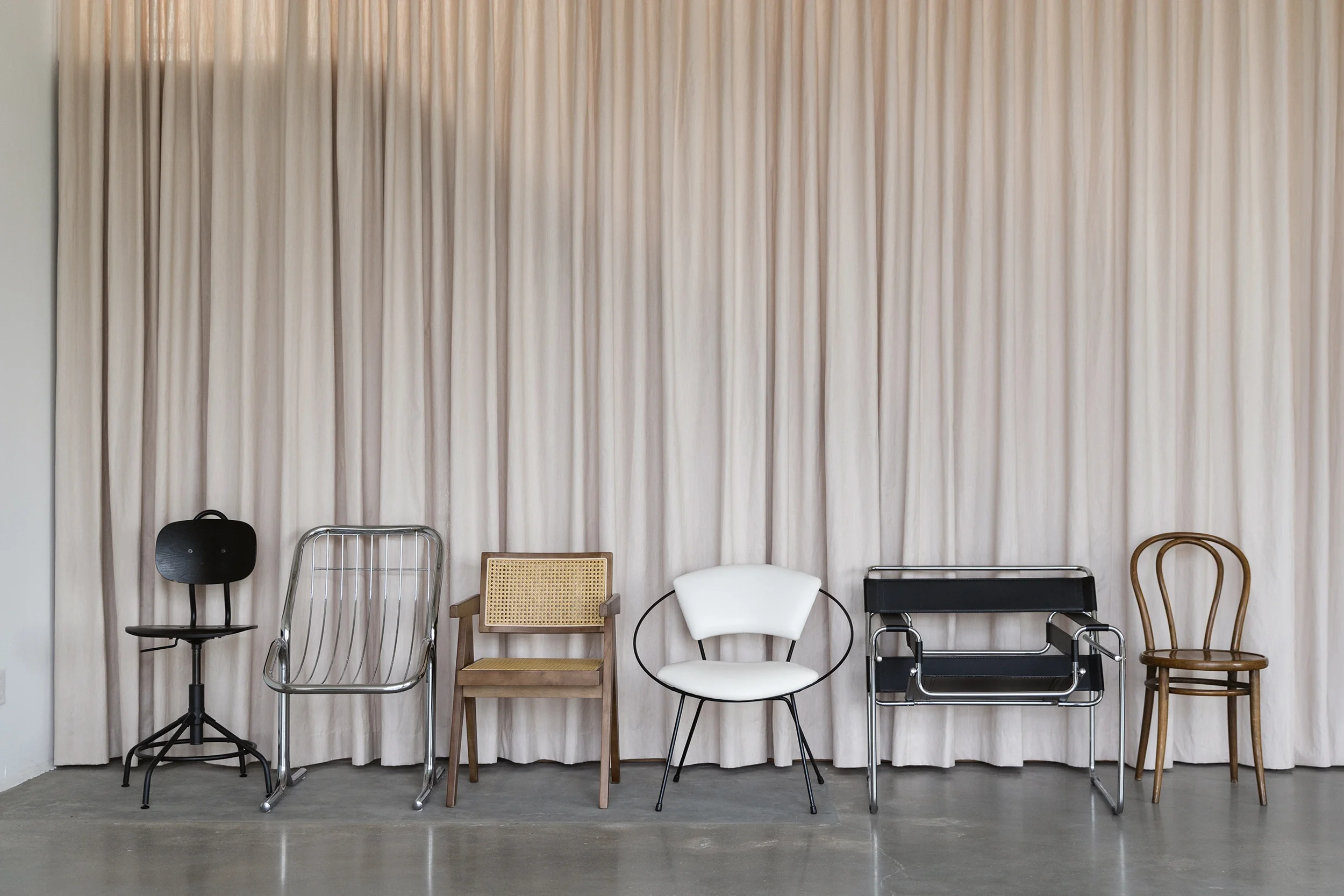white-photo-studio.webp