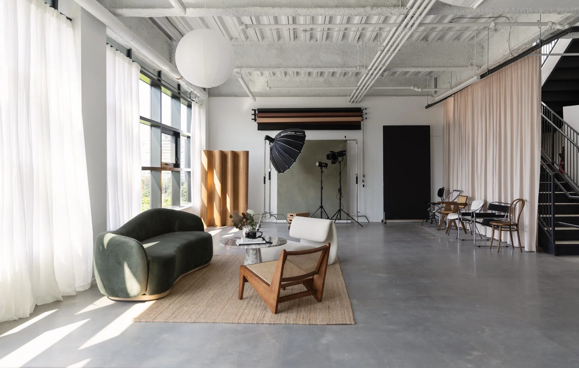 toronto-photo-studio-rental.webp