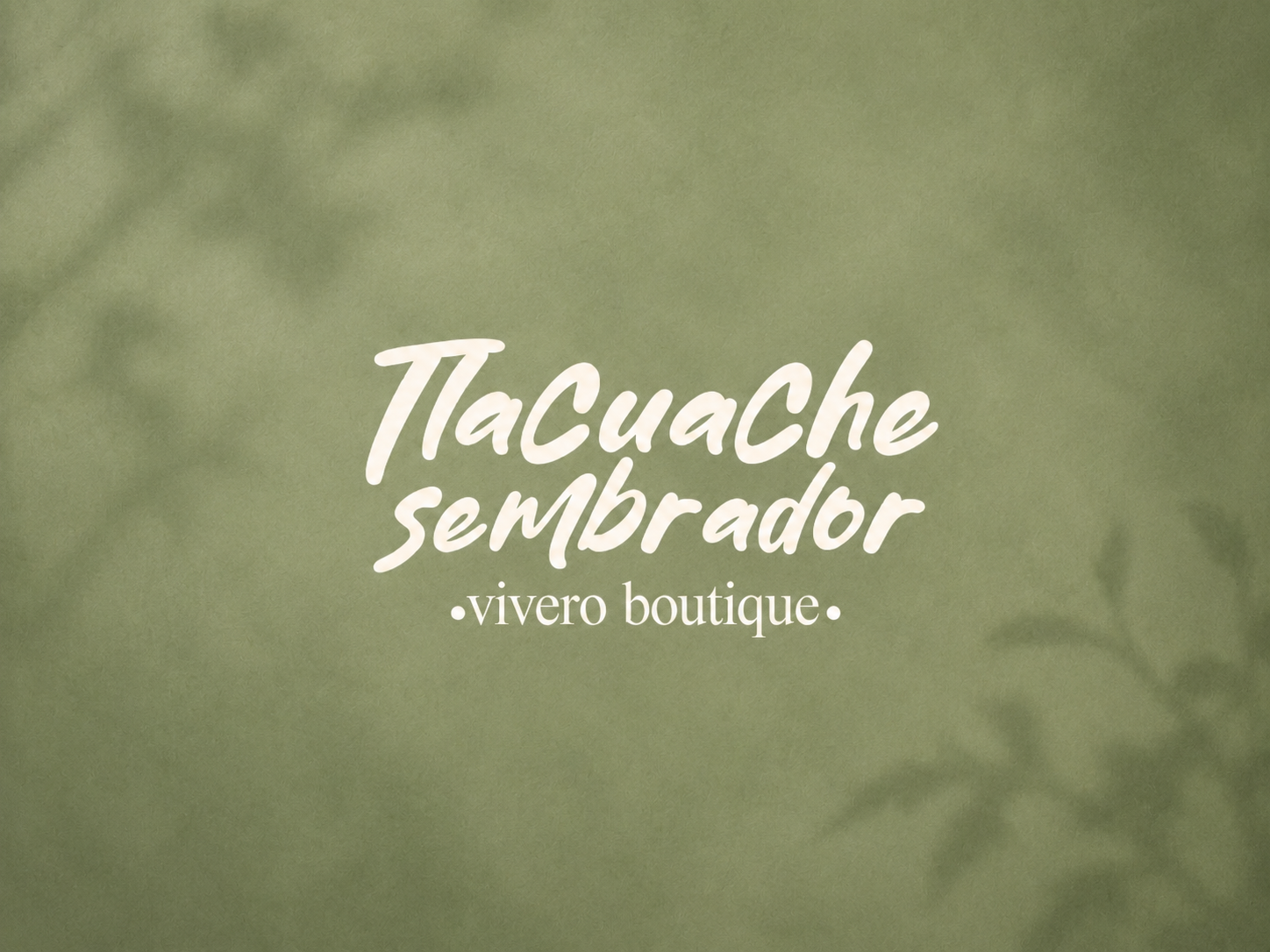 Etiqueta de tienda que dice 'LaCuaChe sembrador vivero boutique' sobre fondo verde.
