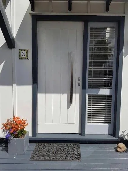 imgi_38_Front+Door+A.jpg