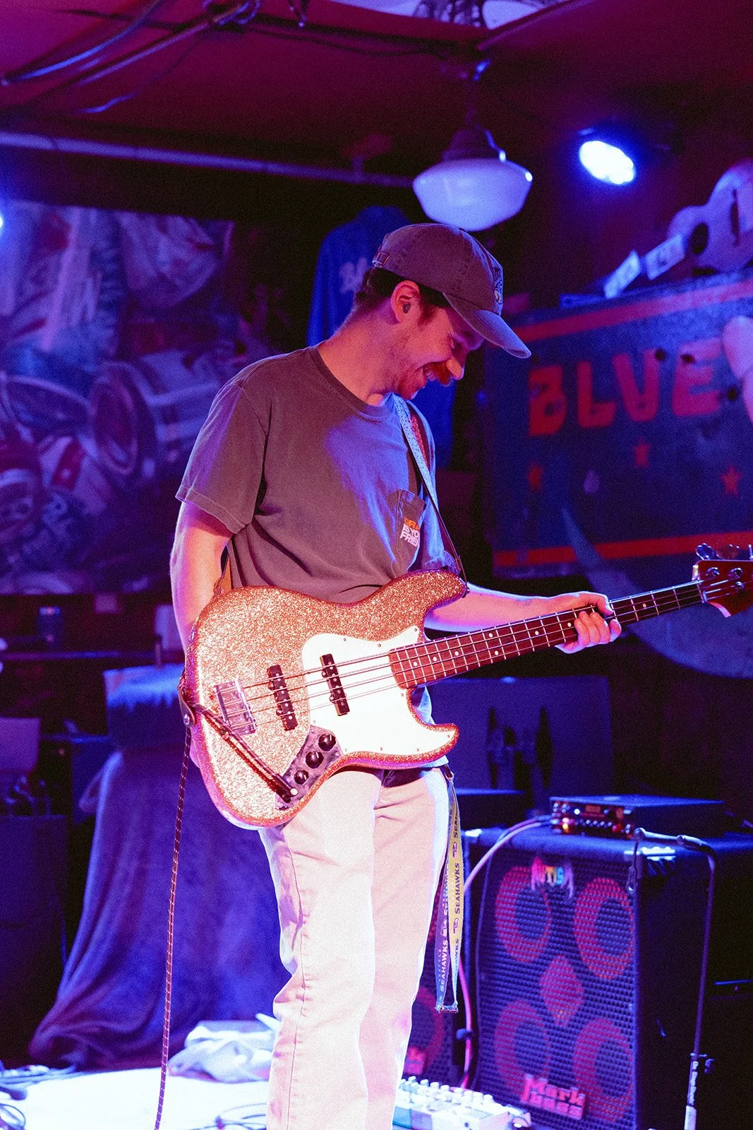 Jeff Harder performing.